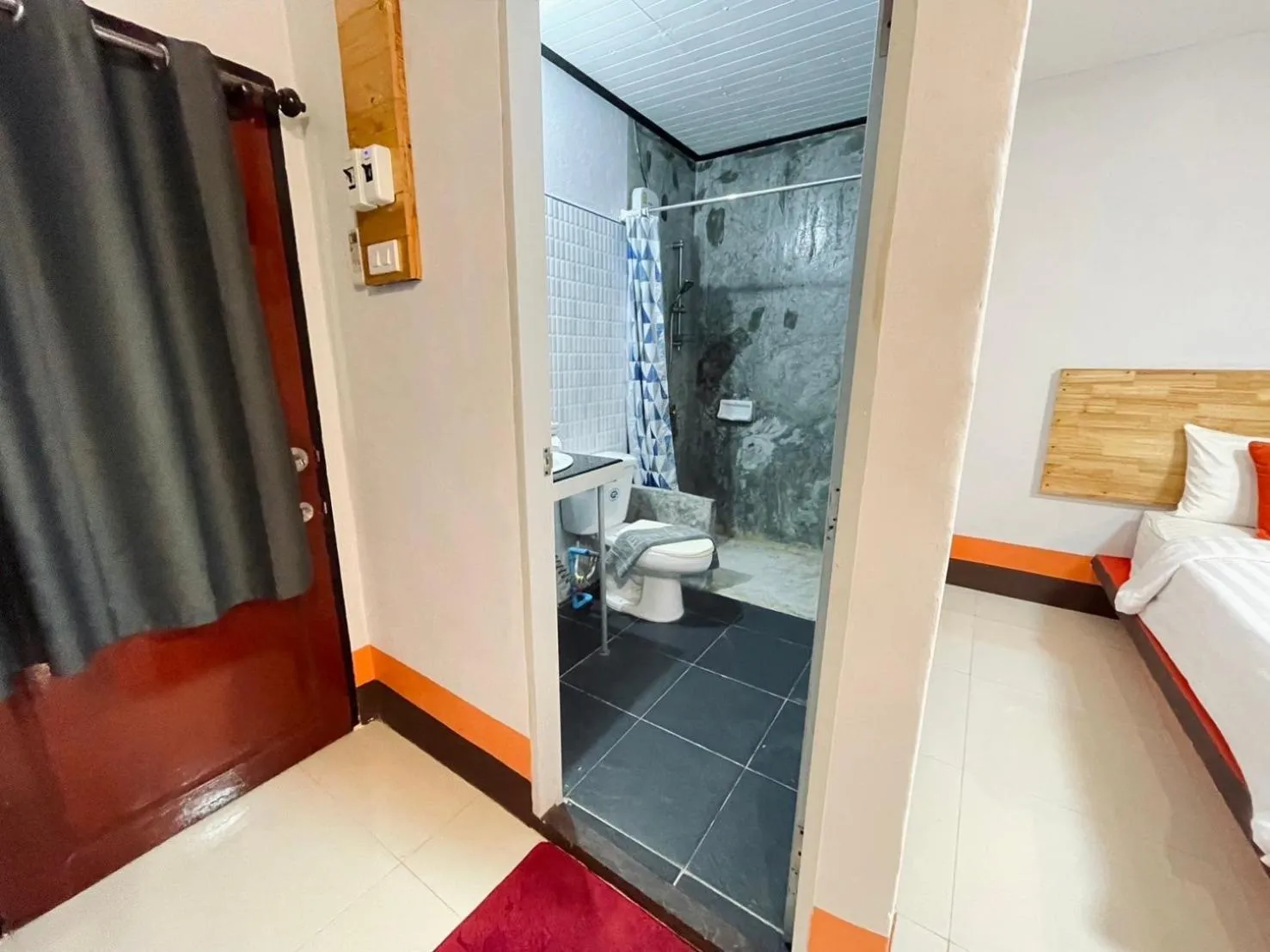 Bathroom, Bed in Mookboonchu Guesthouse ,Kohmook Trang