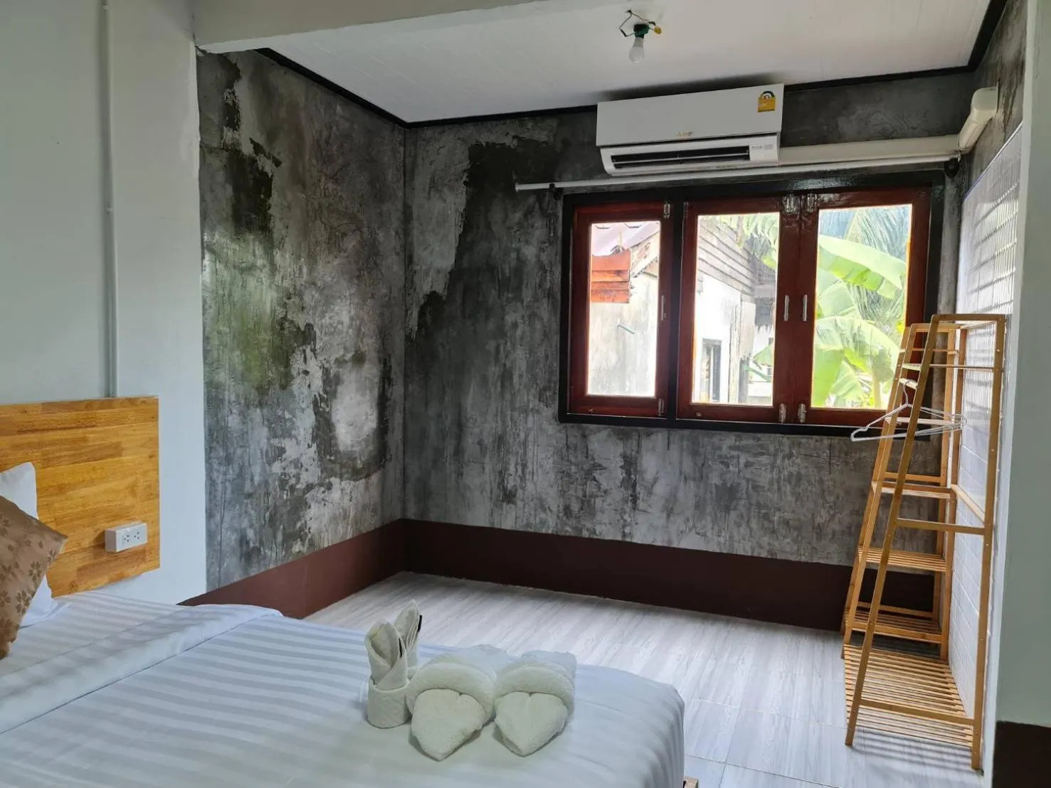 Bed in Mookboonchu Guesthouse ,Kohmook Trang