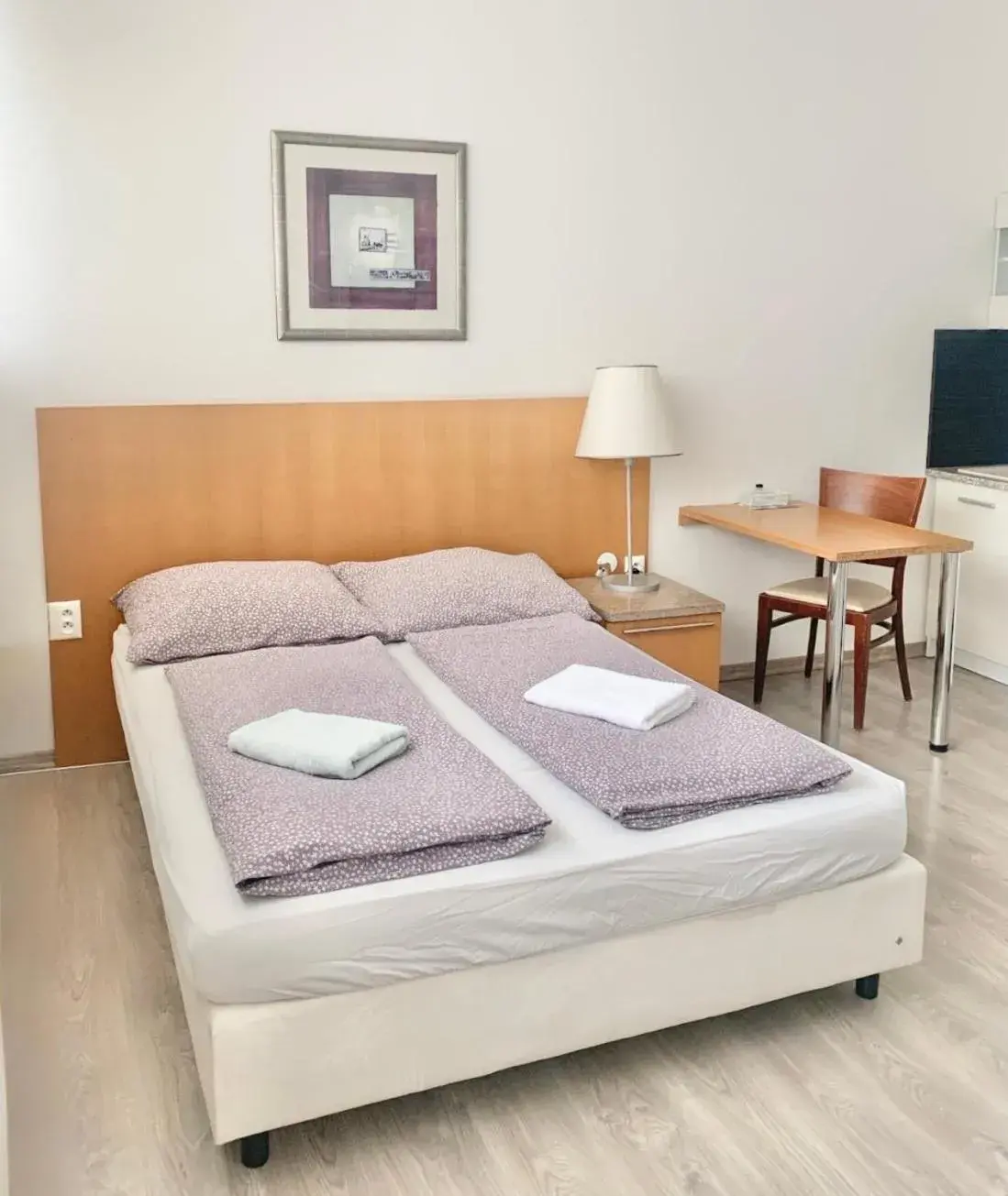 Double Room with Private Bathroom in Dudok House Double Room with Private Bathroom in Dudok House