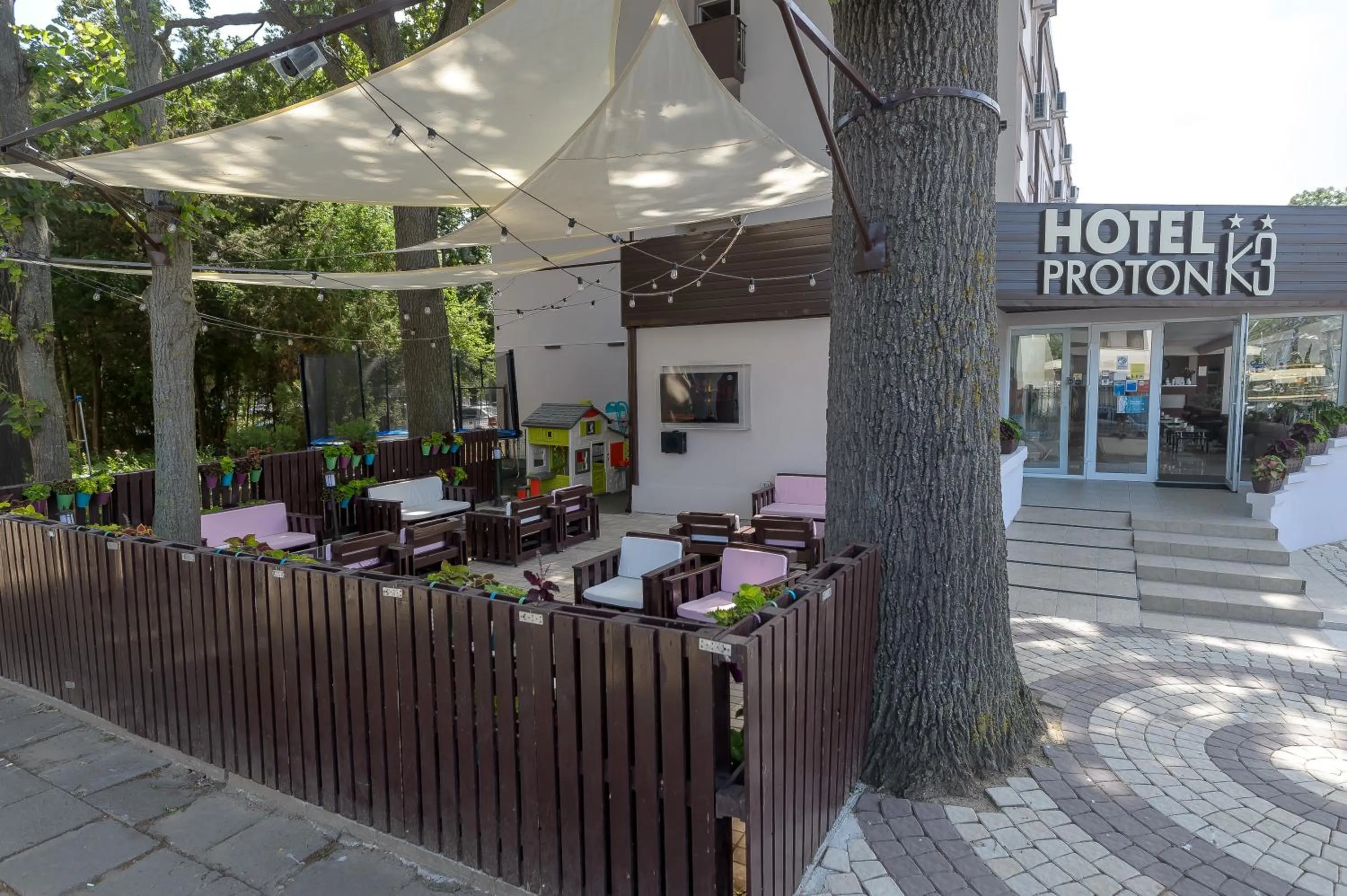 Property building in Hotel Proton K3