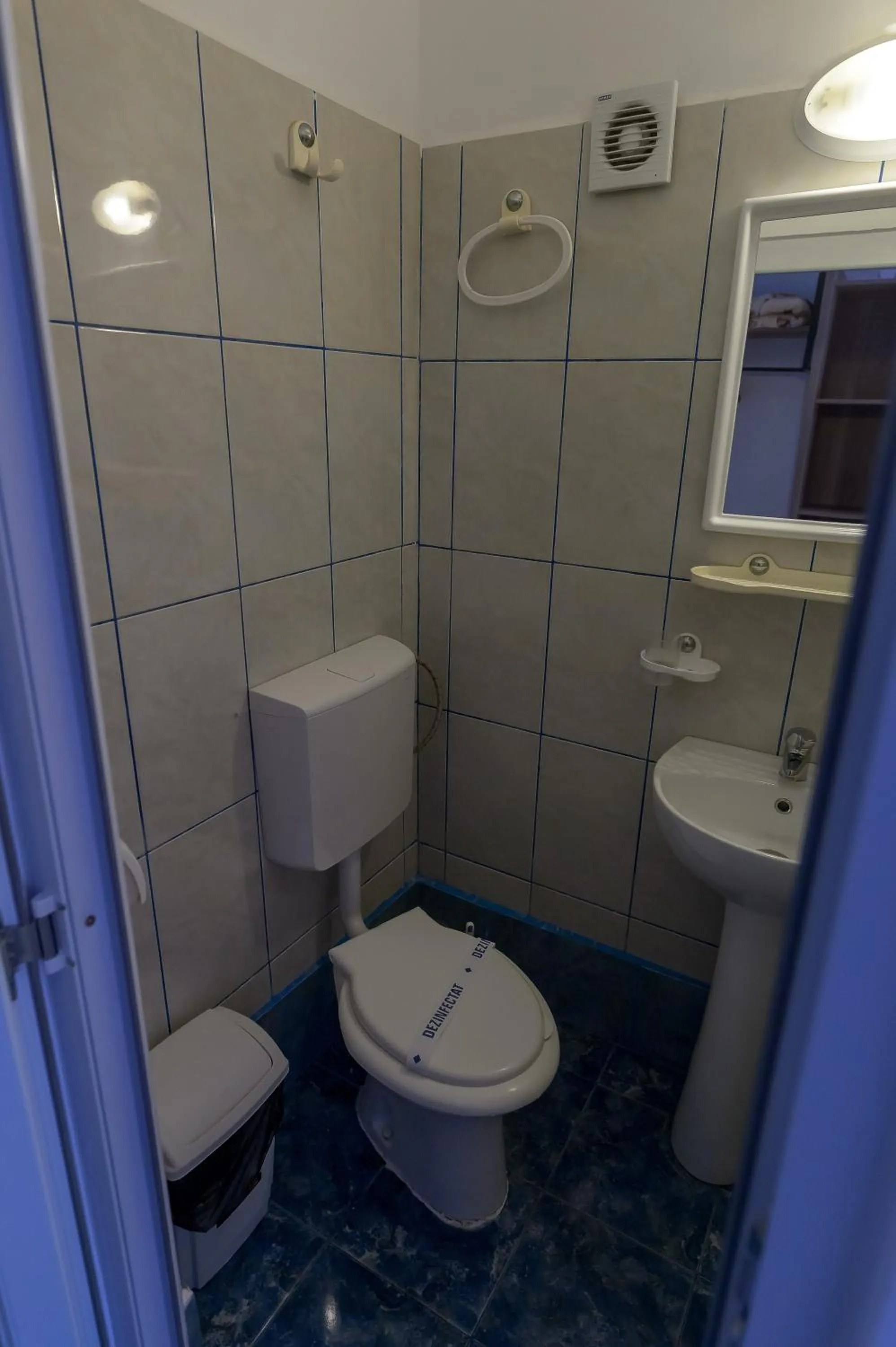 Shower in Hotel Proton K3