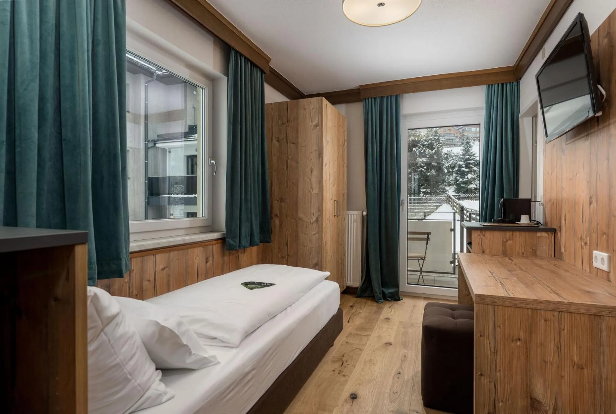 Photo of the whole room, Bed in Landhaus Hubertus Wellness & Breakfast