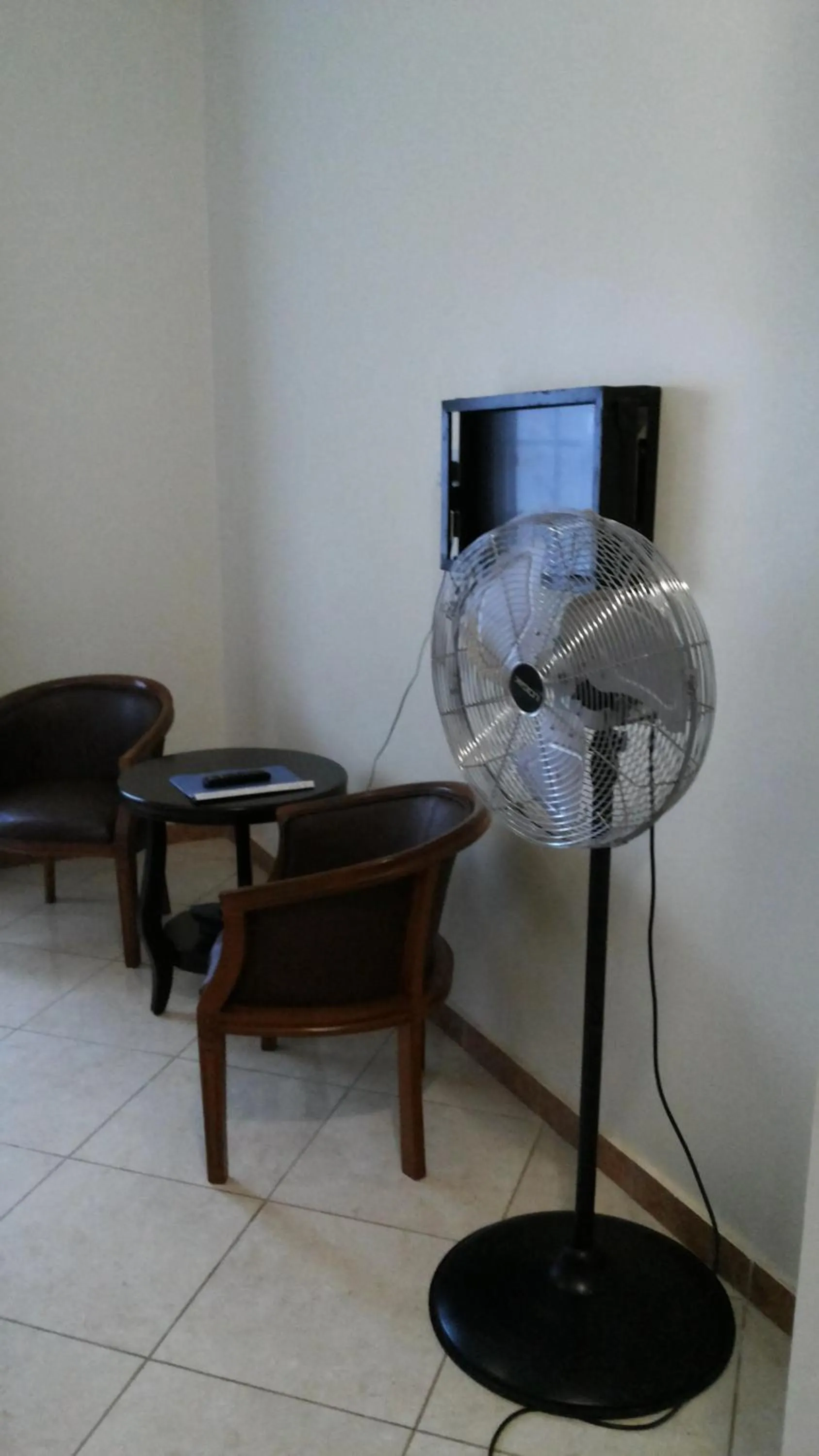 TV and multimedia in MakanHill Resort Hotel