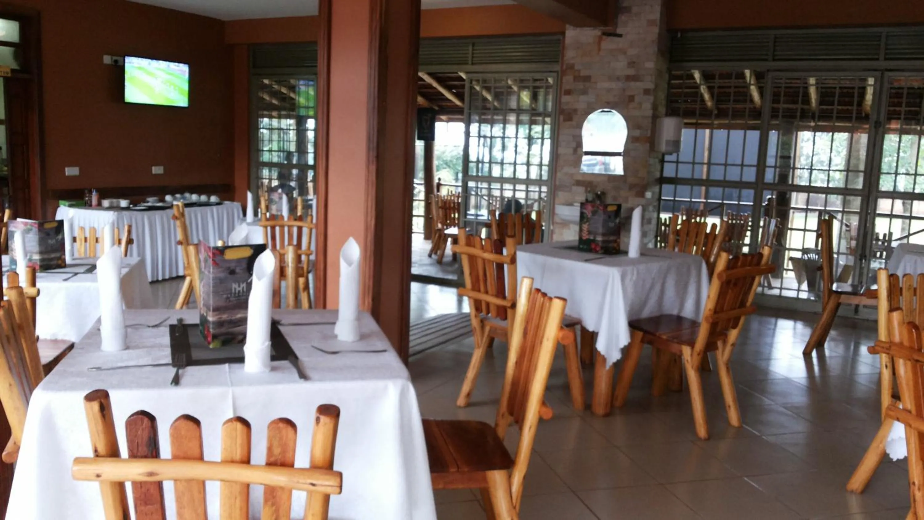 Restaurant/places to eat in MakanHill Resort Hotel
