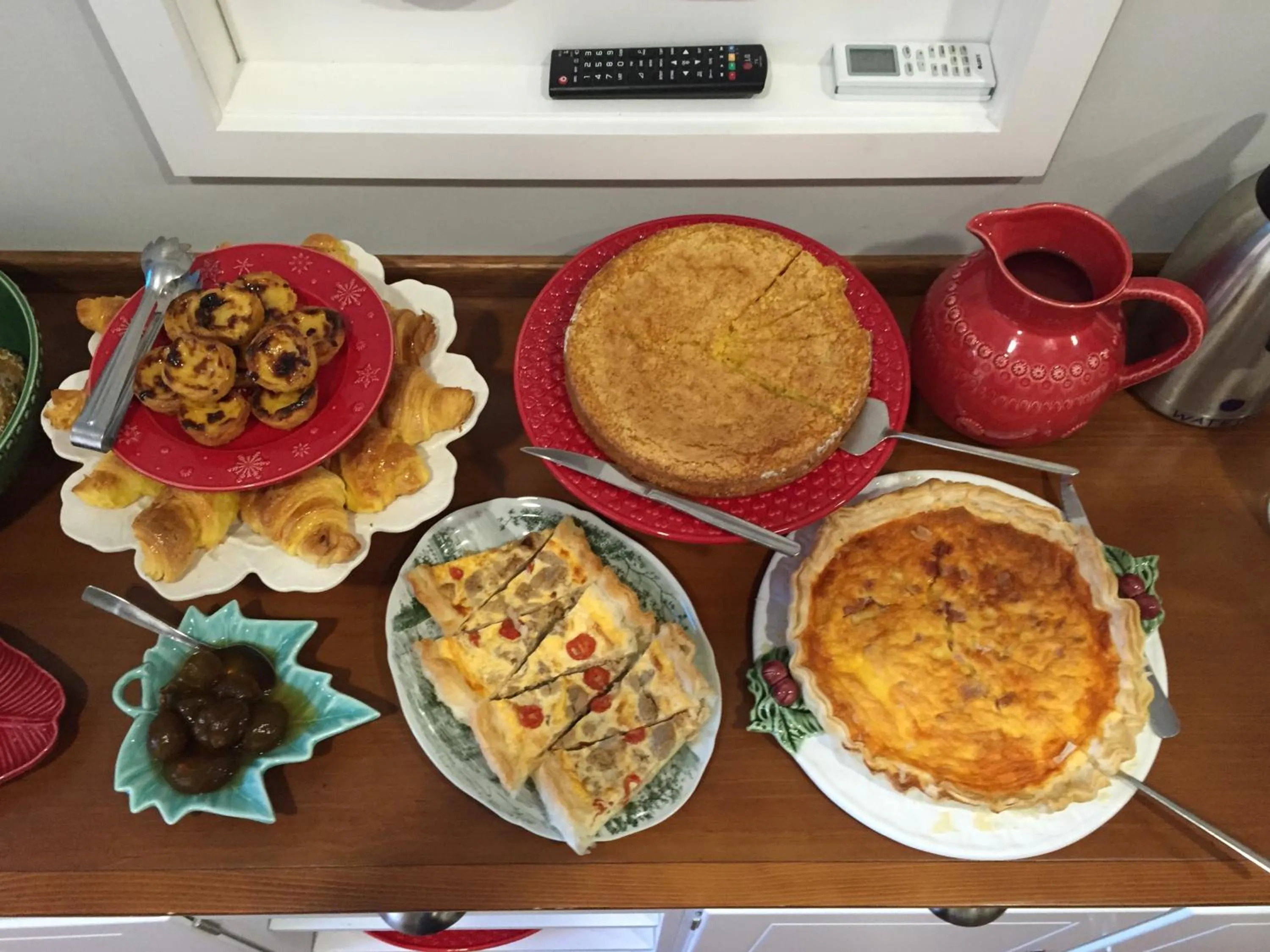 Breakfast in B The Guest Downtown