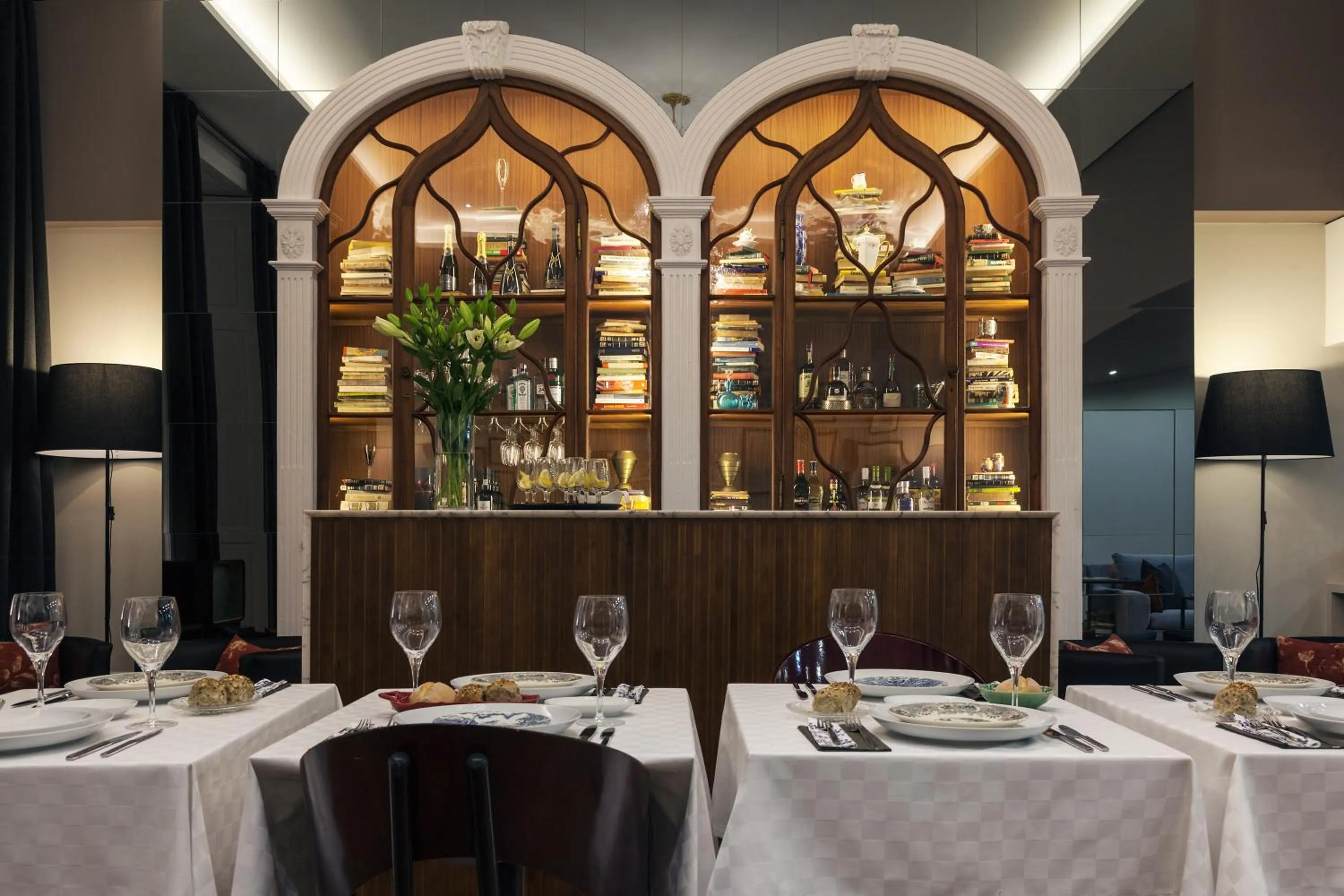 Restaurant/places to eat in B The Guest Downtown