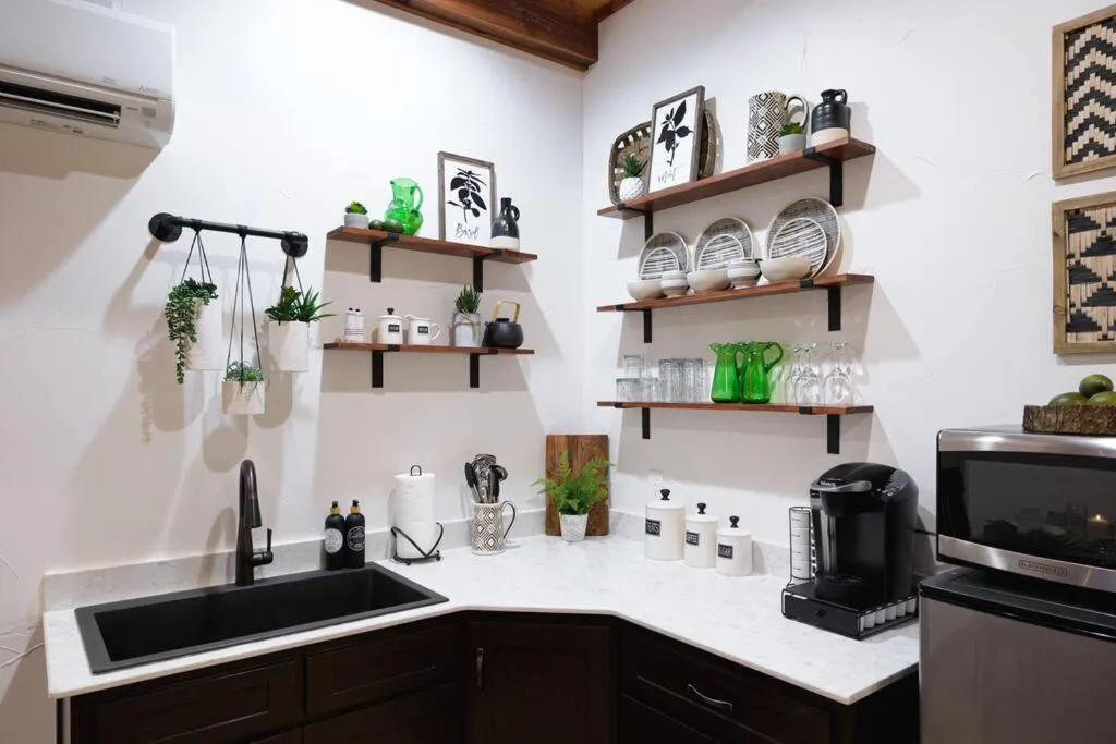 Little Dutch Cabin #3 - 12 min to Magnolia-Baylor