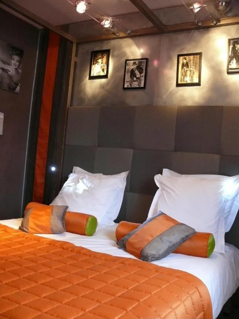 Bed in Hotel Le Rocher Blanc