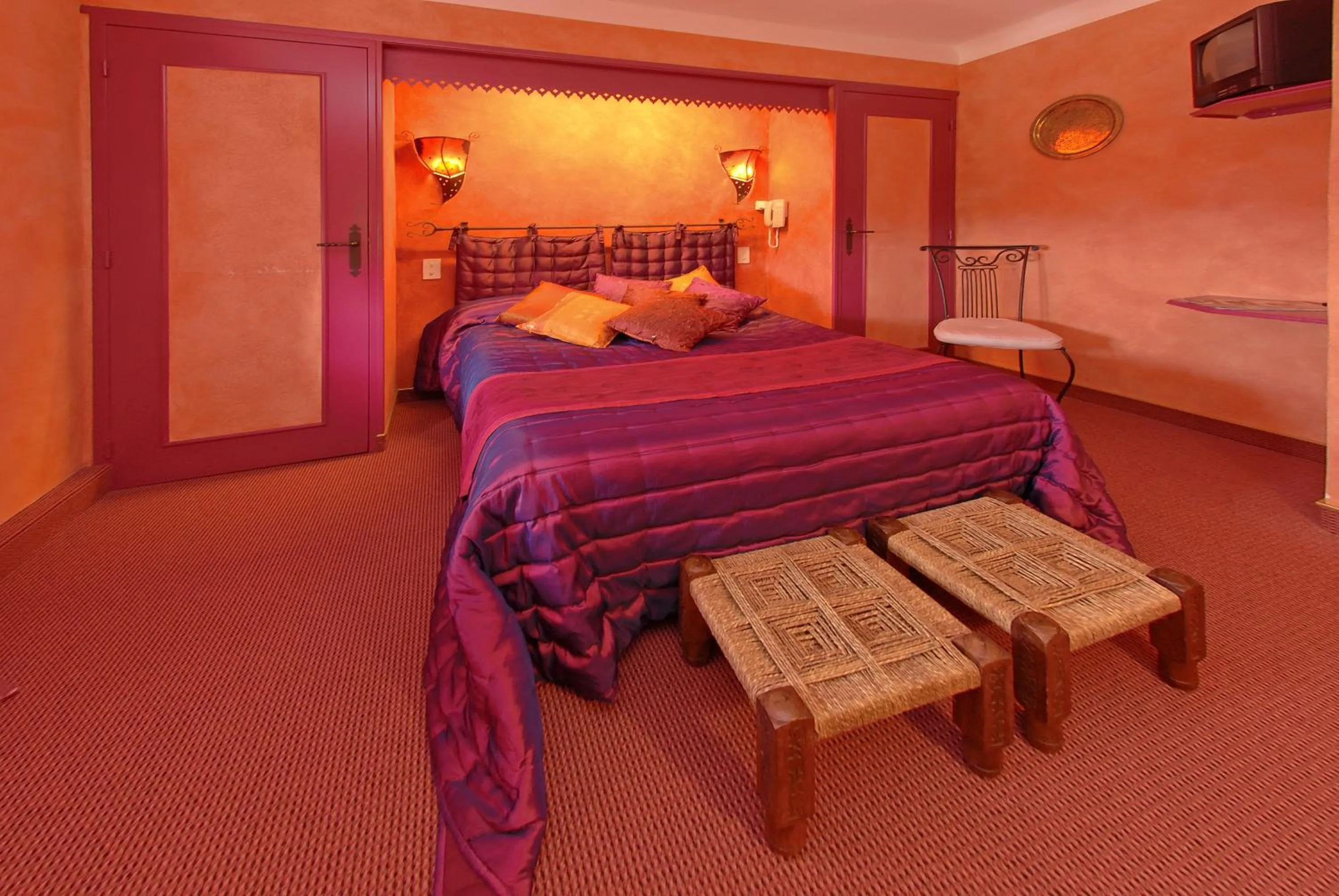 Bed in Hotel Le Rocher Blanc