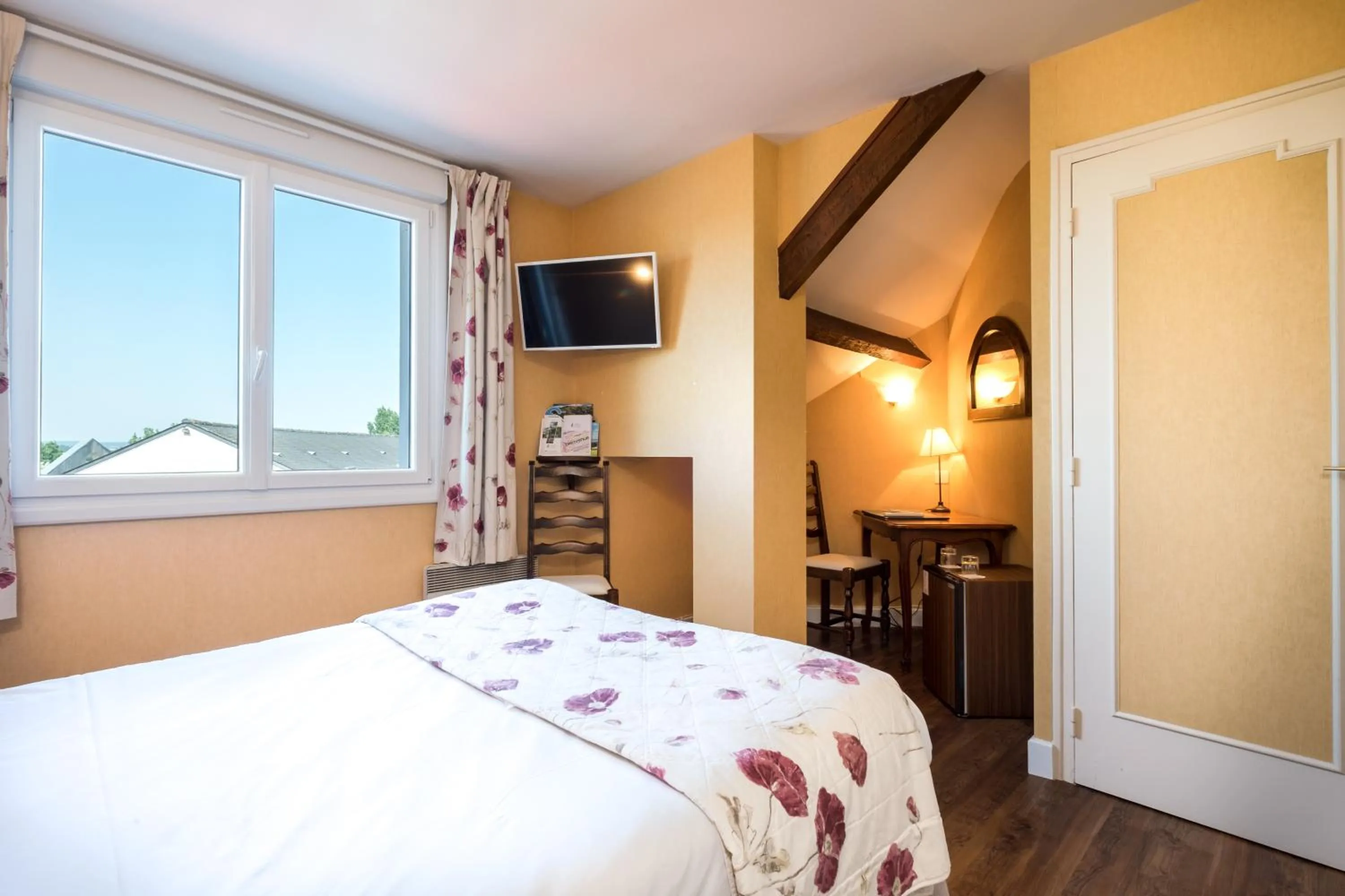 Photo of the whole room, Bed in Logis L'Ermitage Hôtel & Restaurant