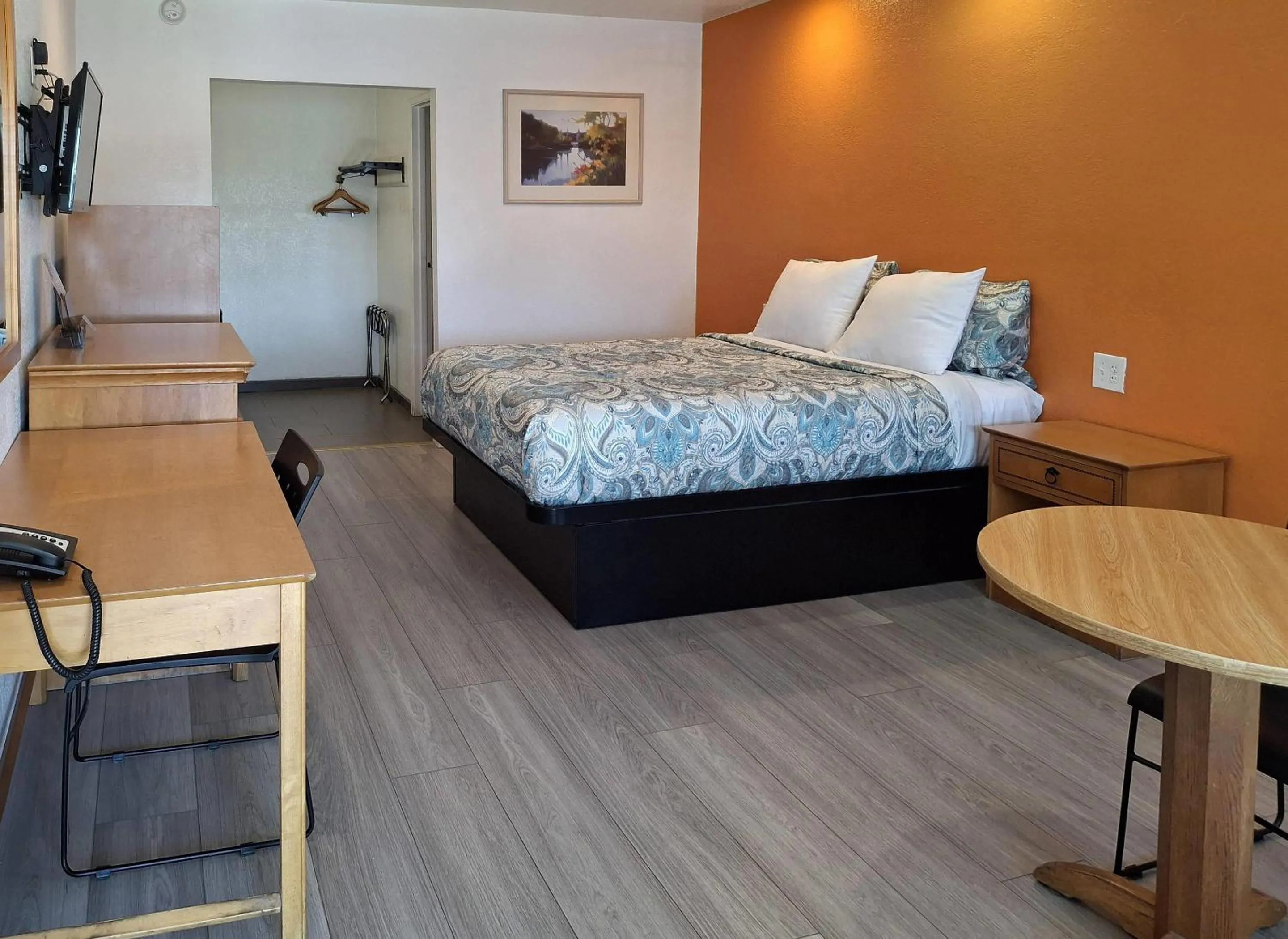 Bedroom, Bed in Rodeway Inn Alameda-Oakland