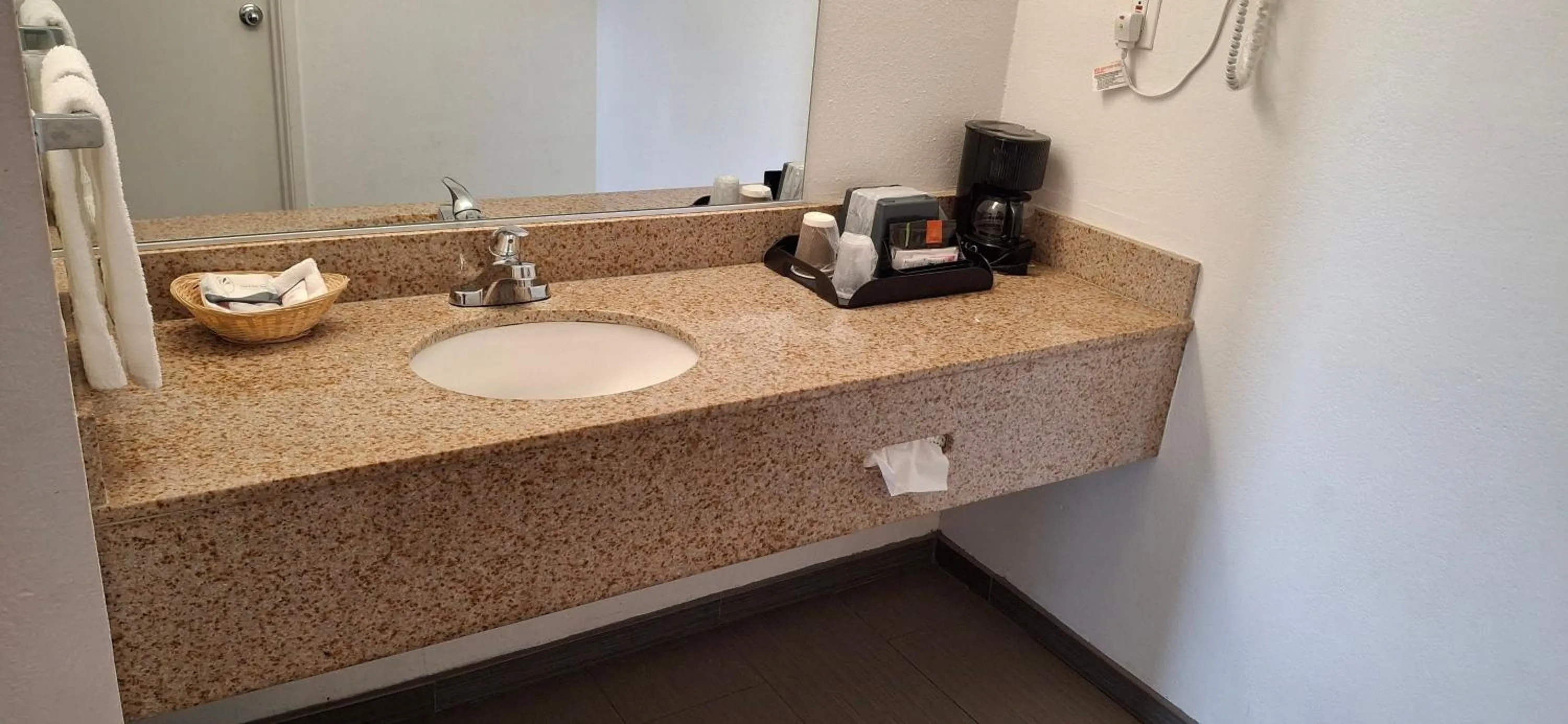 Bathroom in Rodeway Inn Alameda-Oakland