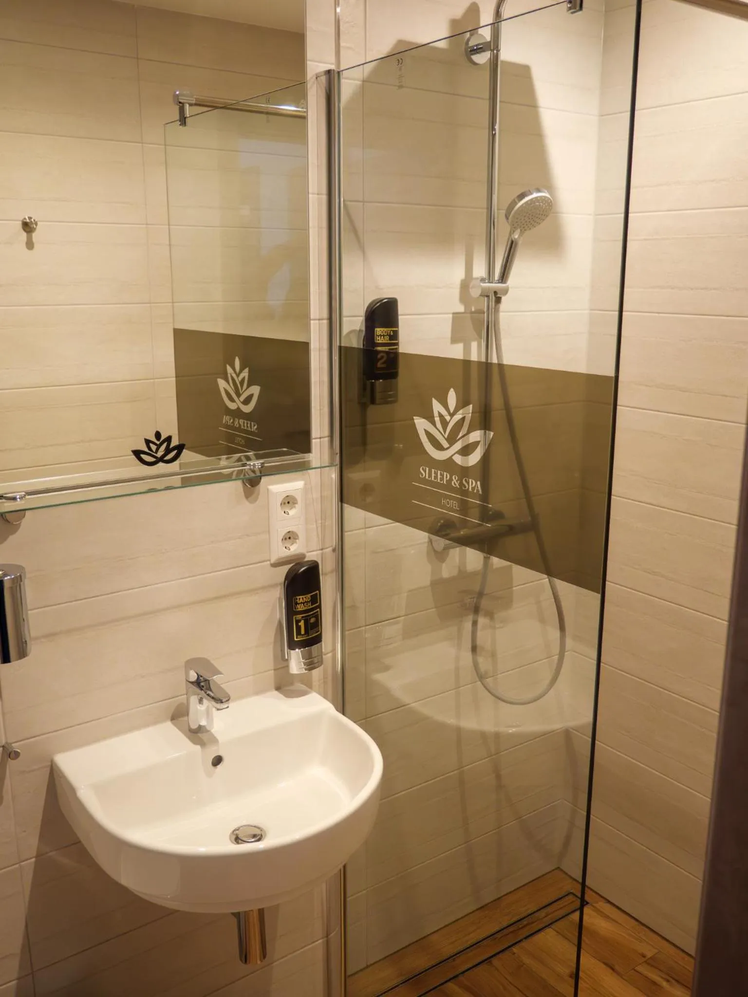 Shower in Hotel Sleep & Dream Nähe Europa Park und Rulantica