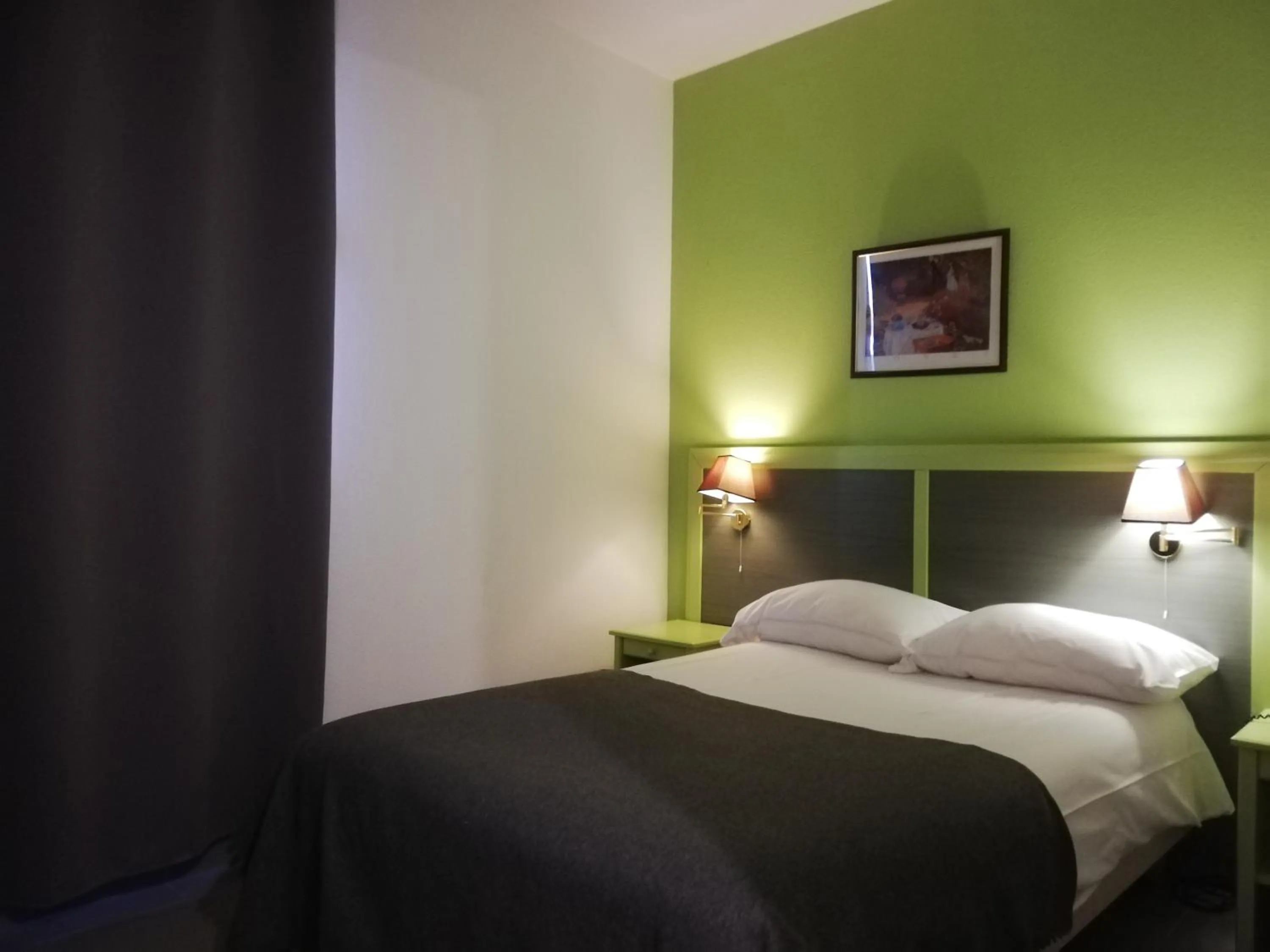 Bed in Hôtel Saint Roch