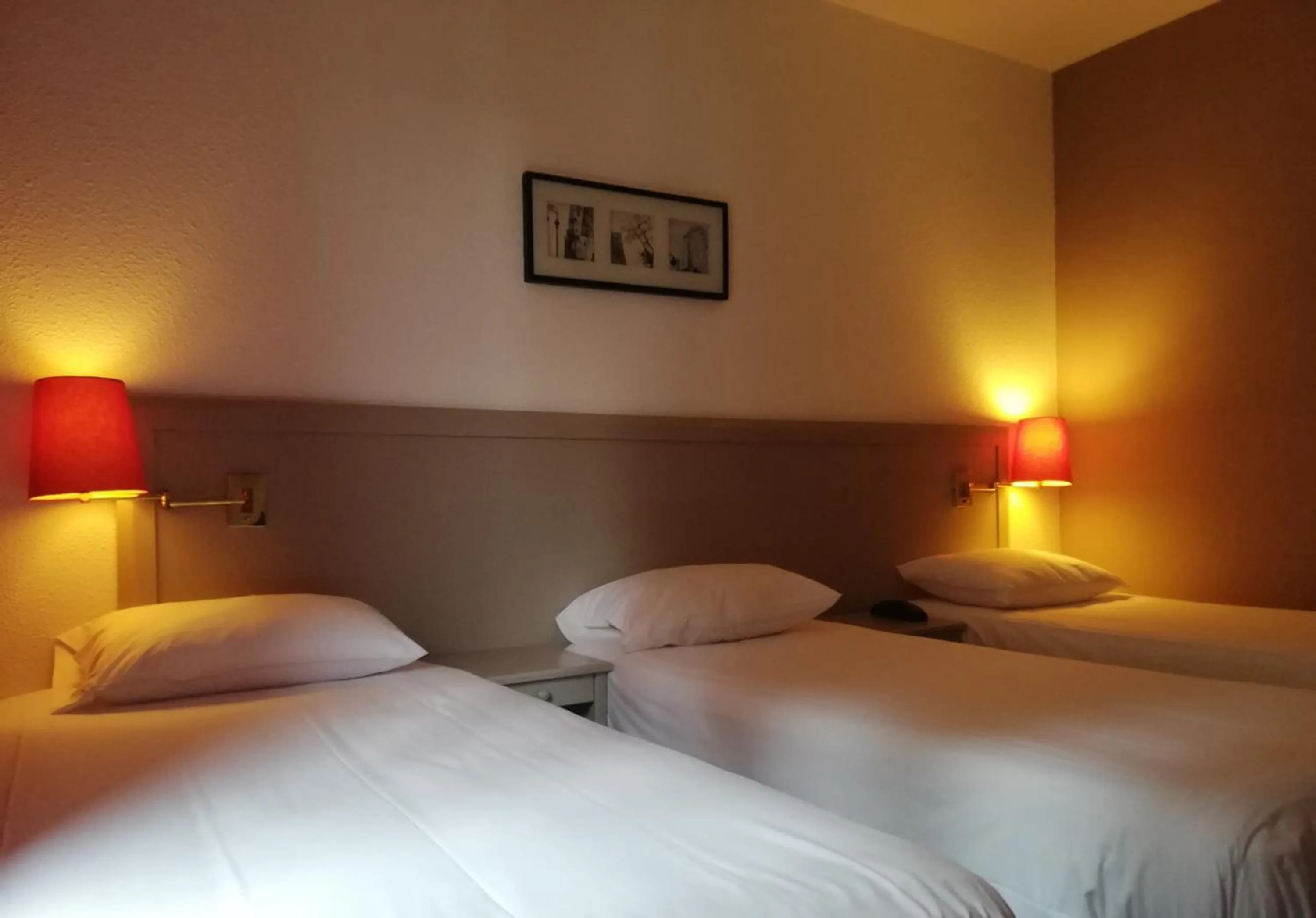 Bed in Hôtel Saint Roch