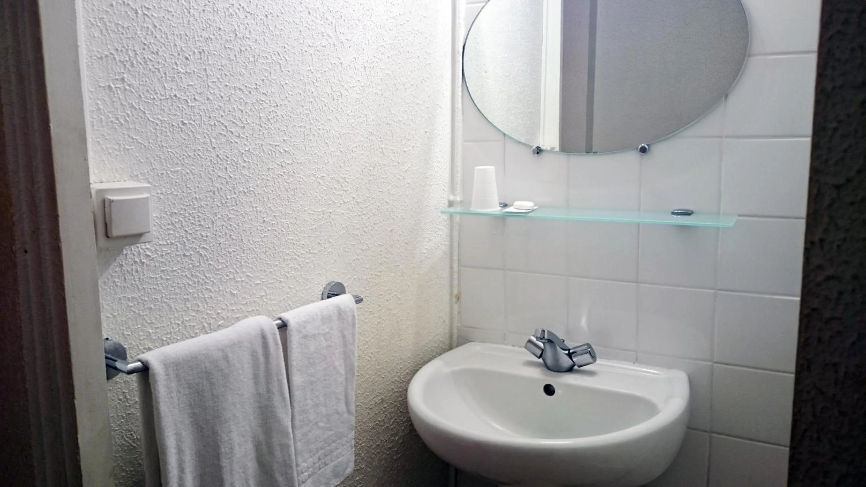 Bathroom in Hôtel Saint-Patrick Cœur de NANTES