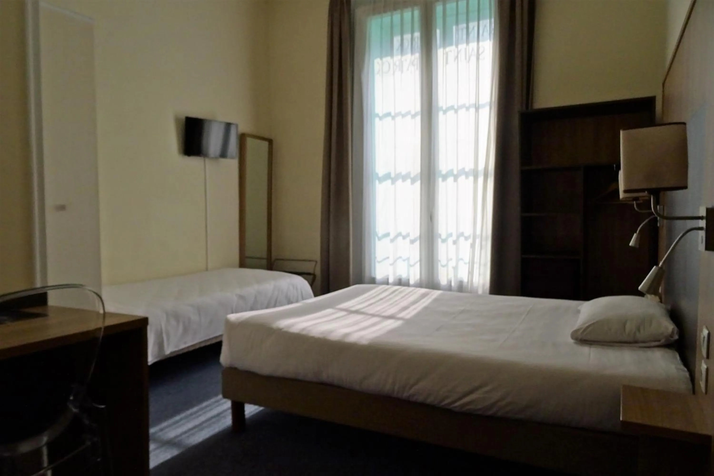 Bed in Hôtel Saint-Patrick Cœur de NANTES