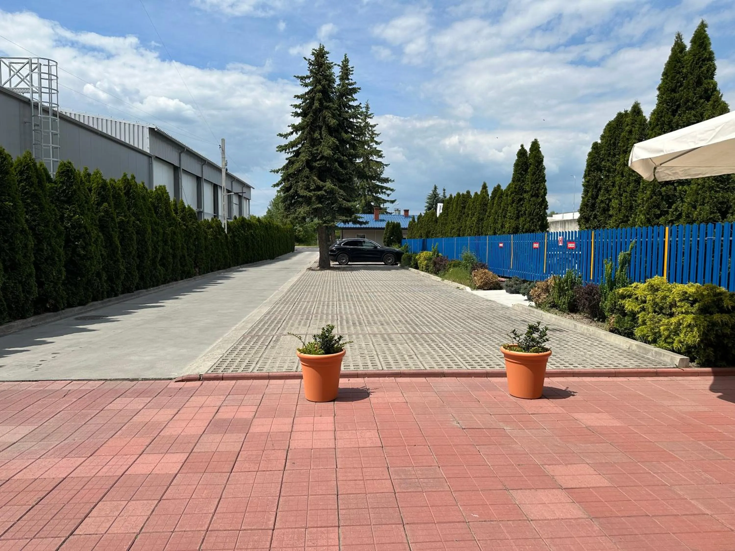 Parking in Premium Pokoje & Bistro