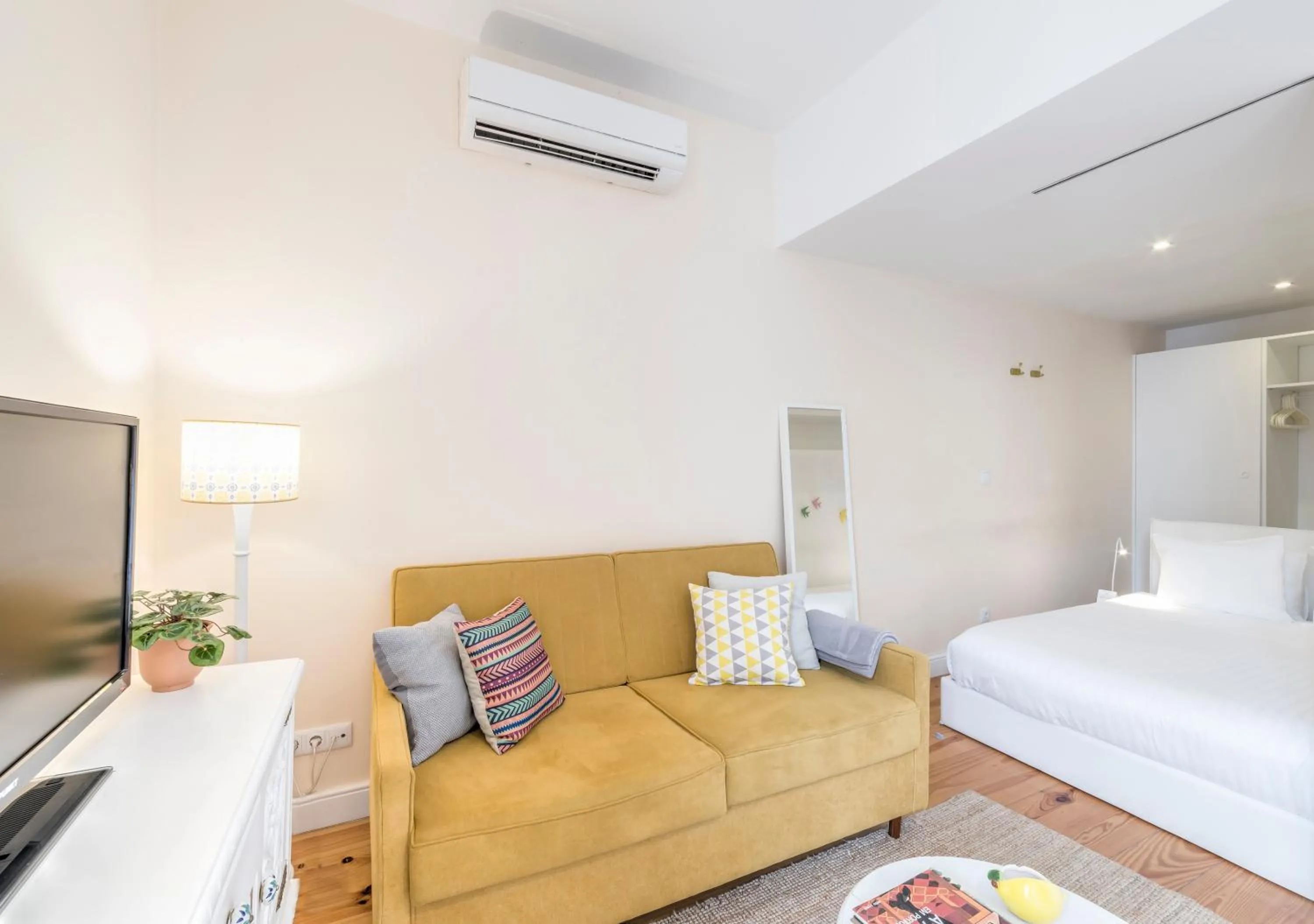 Living room, Bed in Look At Me - Serviced Lofts & Studios