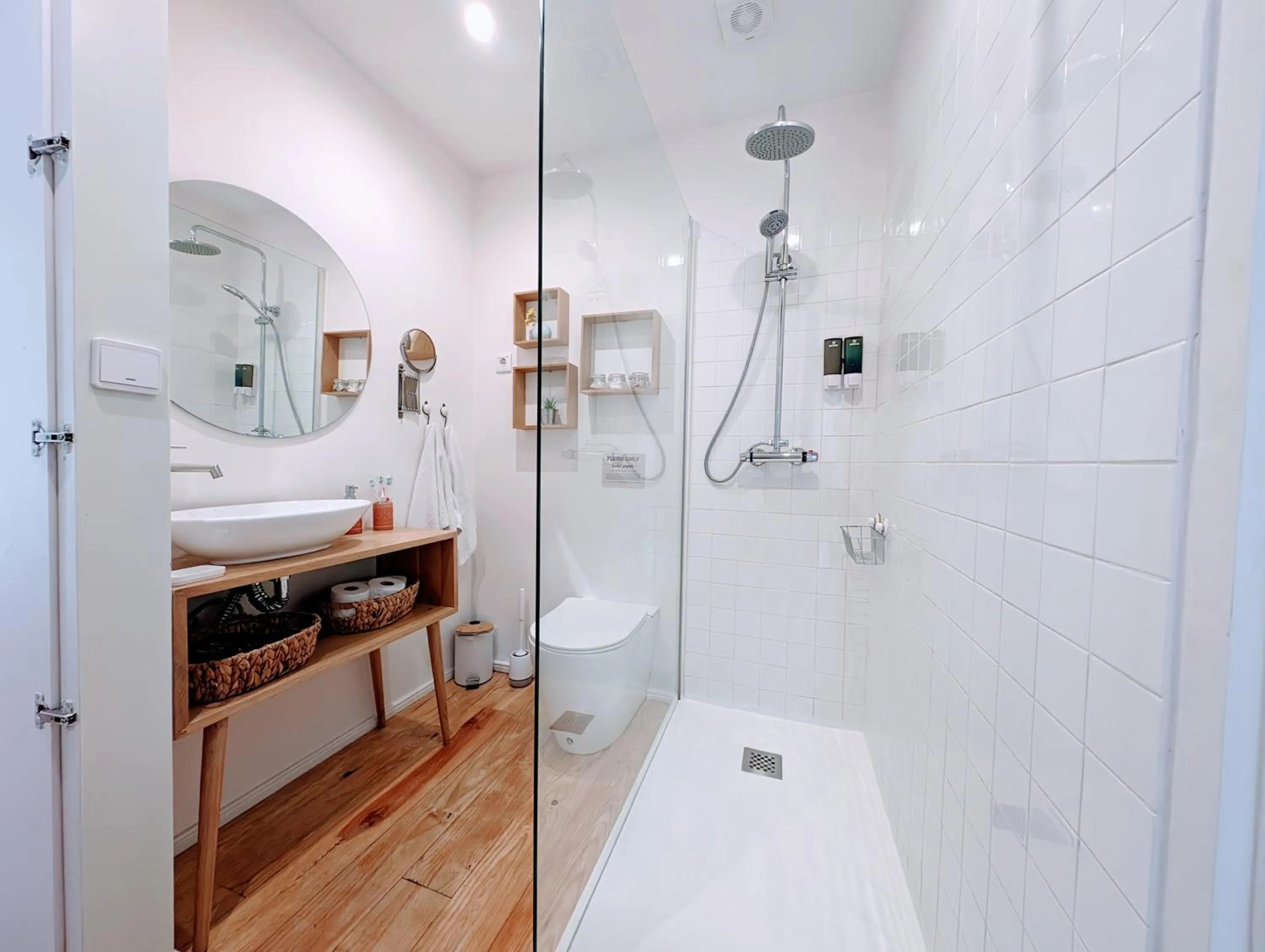 Toilet in Look At Me - Serviced Lofts & Studios