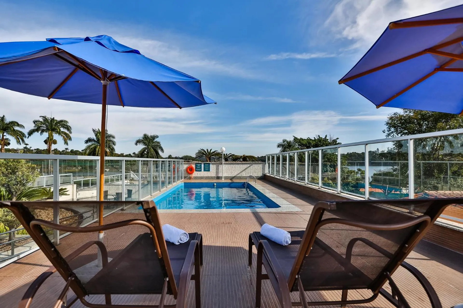 Swimming pool in San Diego Suites Pampulha Hotel - Oficial