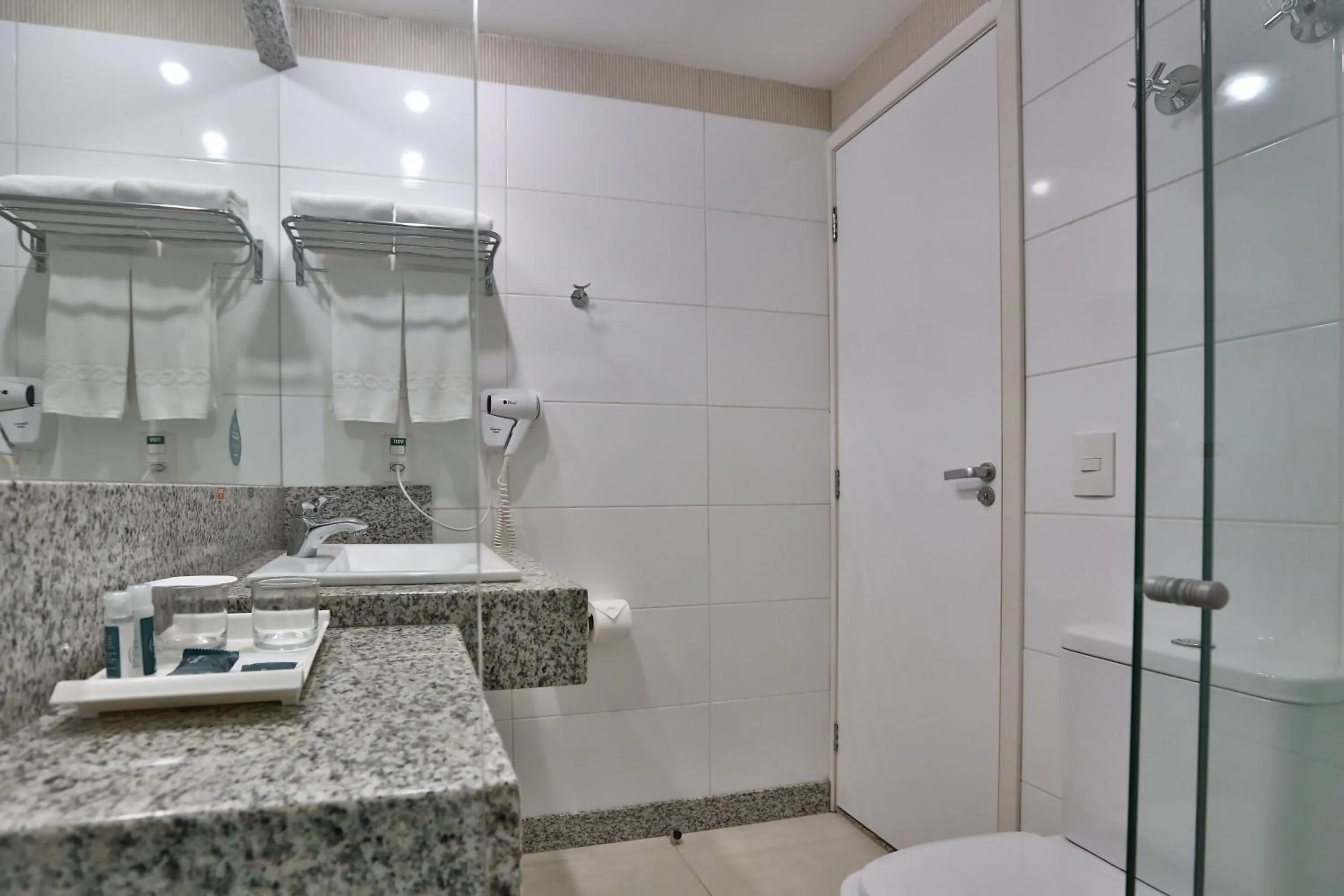 Toilet in San Diego Suites Pampulha Hotel - Oficial