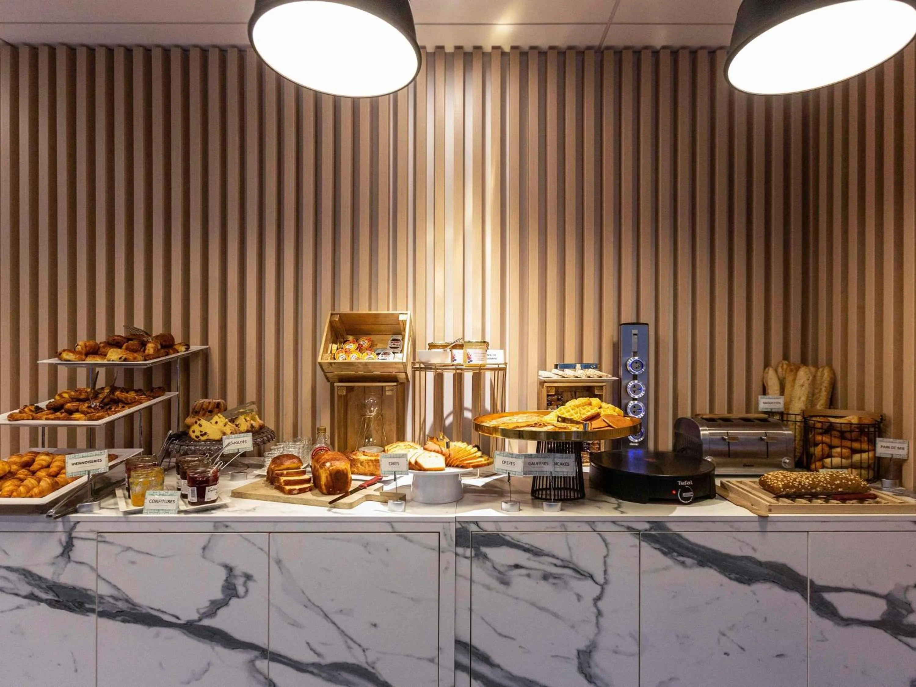 Breakfast in Mercure Nancy Centre Gare