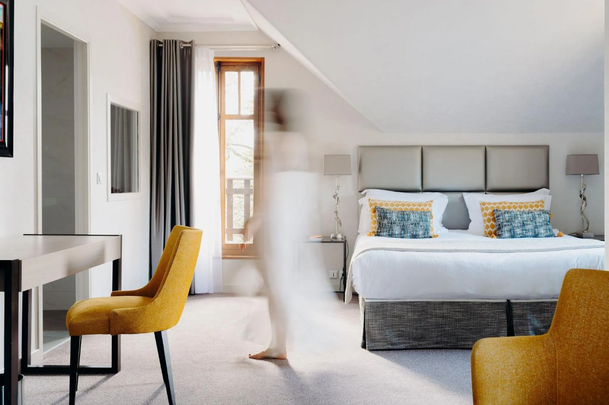 Bed in Hotel Le Cottage Bise