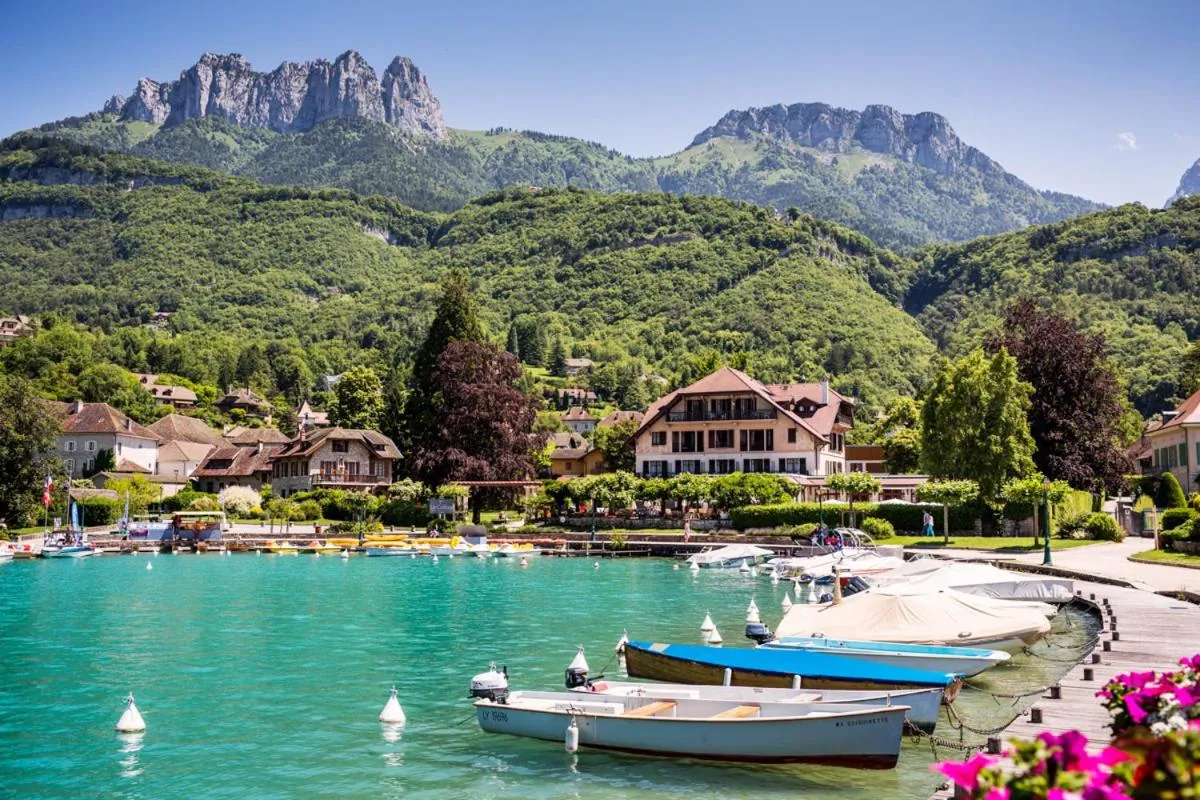 Property building in Hotel Le Cottage Bise