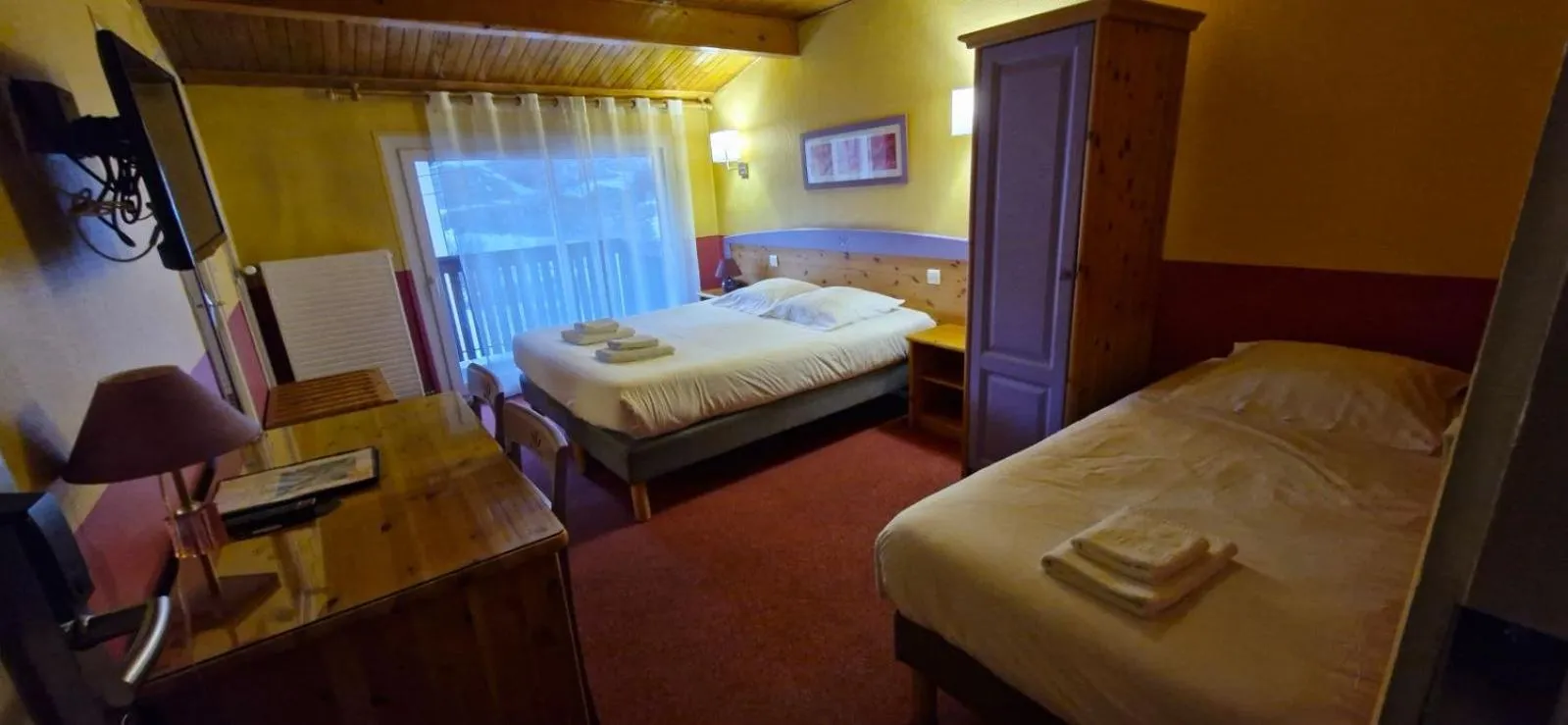 Bed in Hôtel Cristol