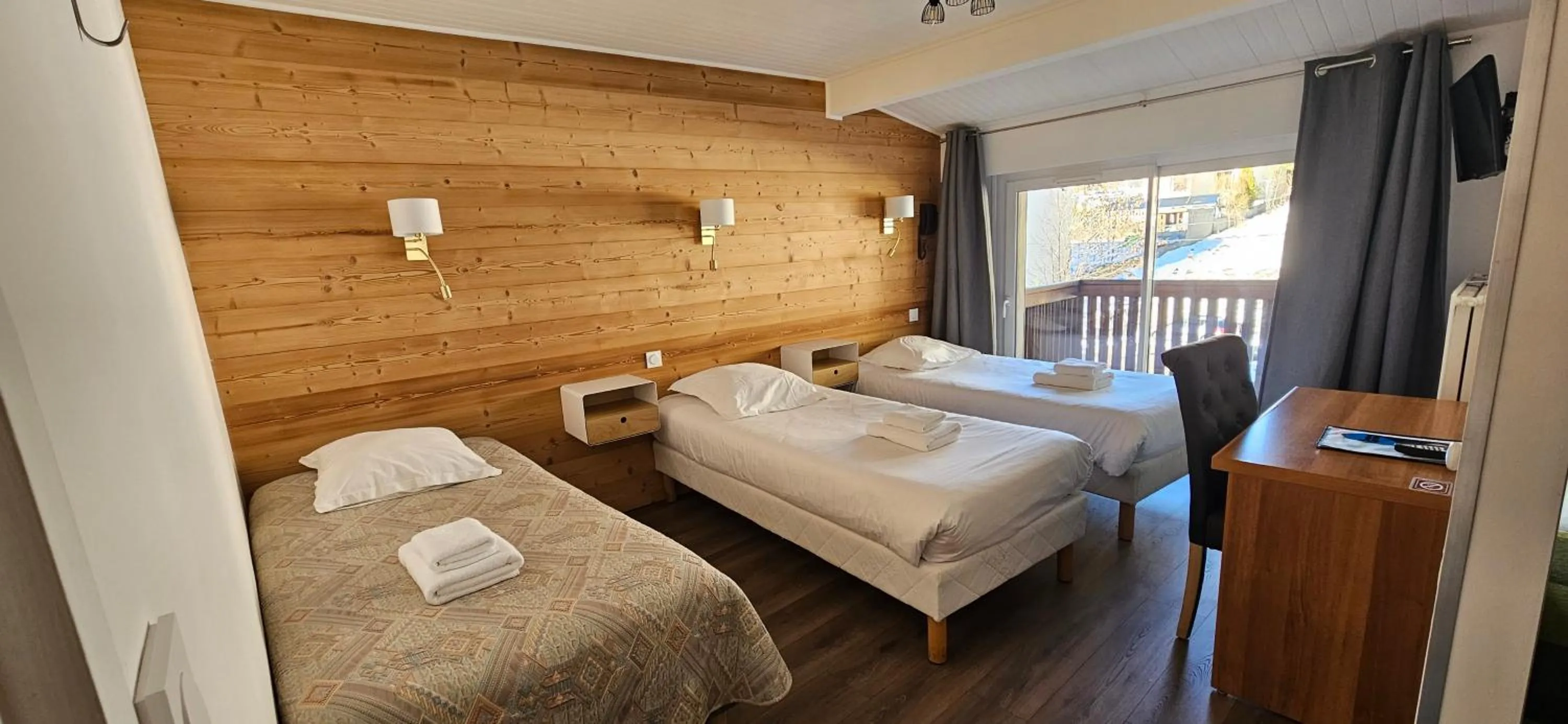 Bed in Hôtel Cristol