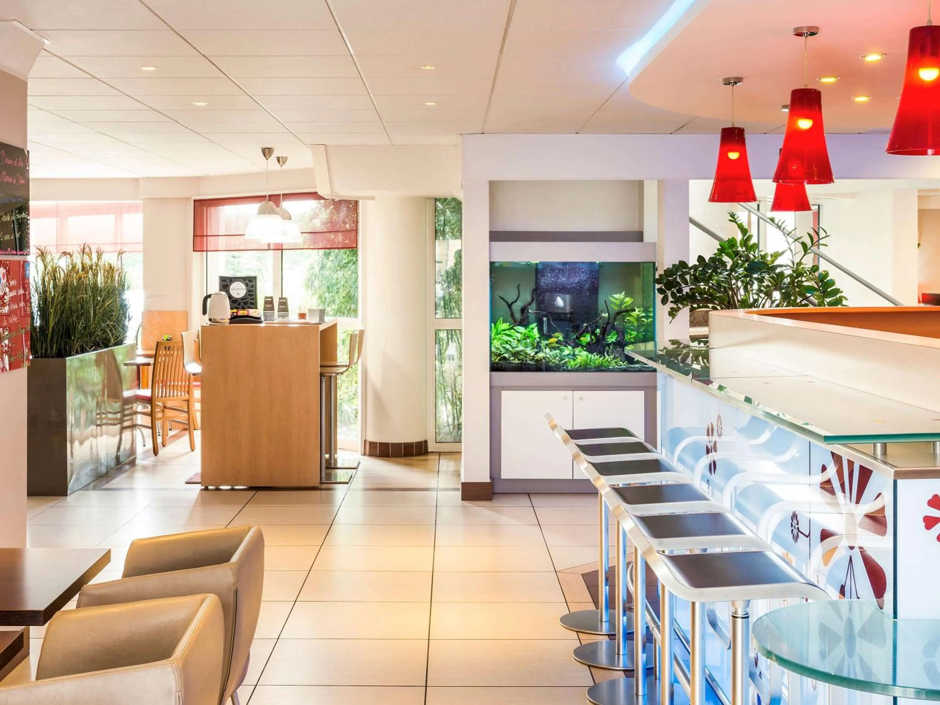 Lounge or bar in ibis Massy