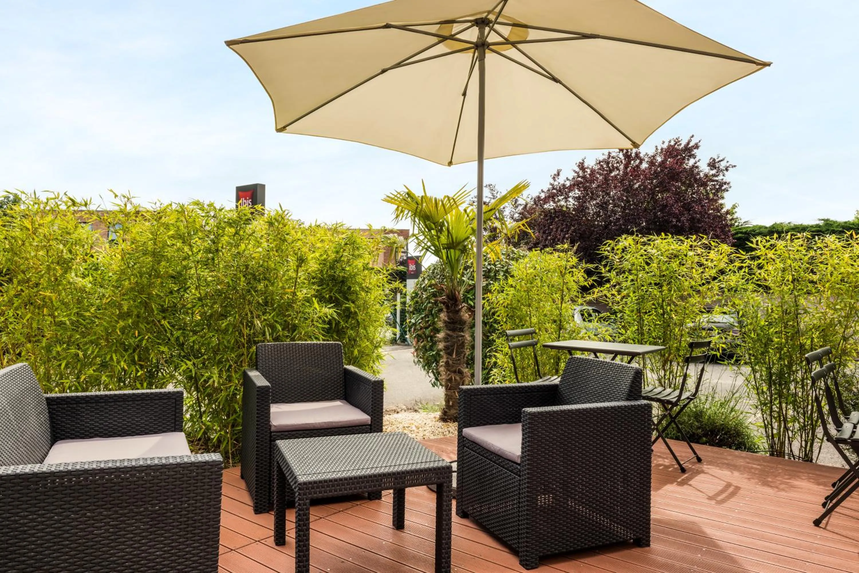 Garden in ibis Massy