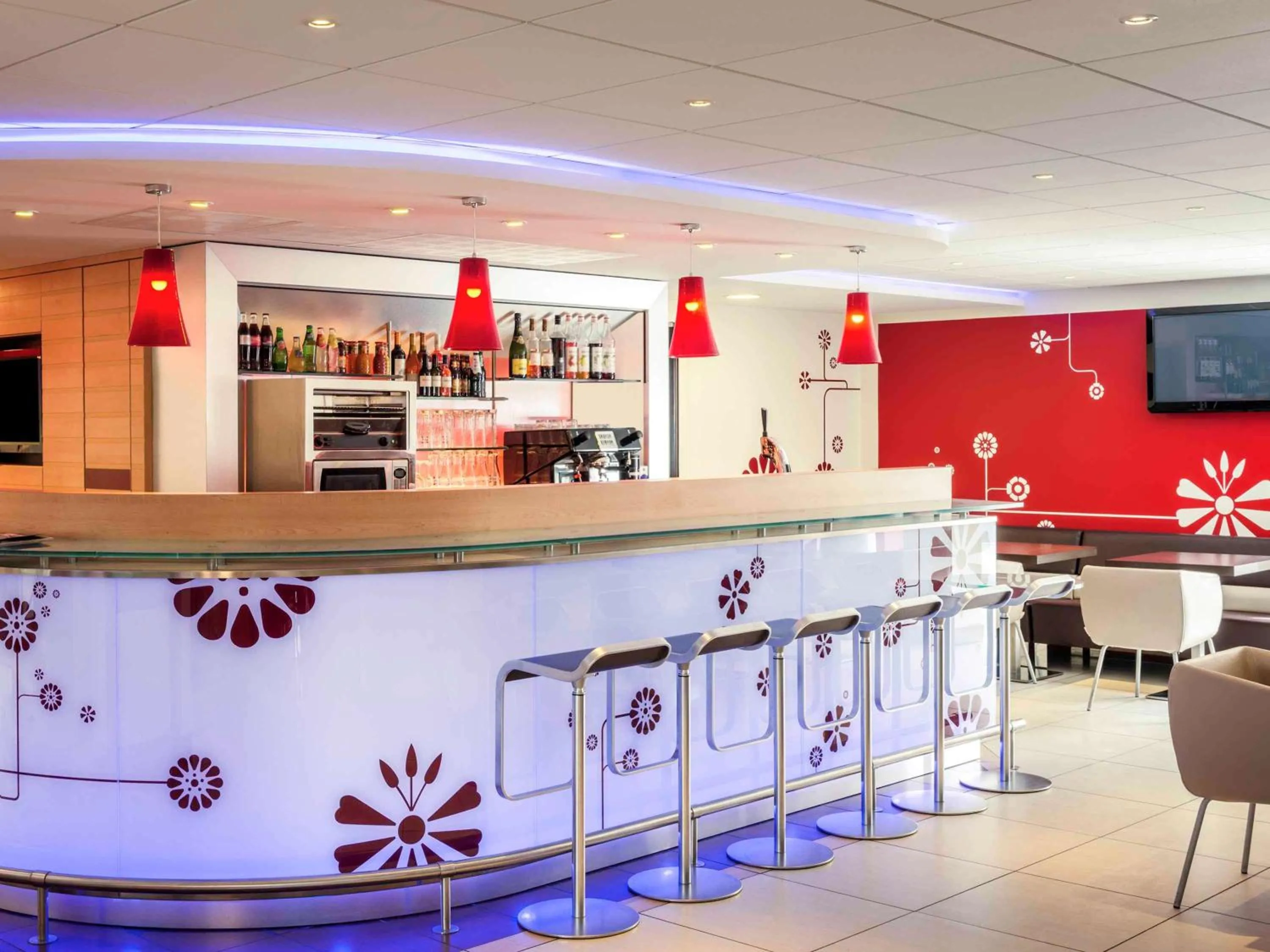 Lounge or bar in ibis Massy