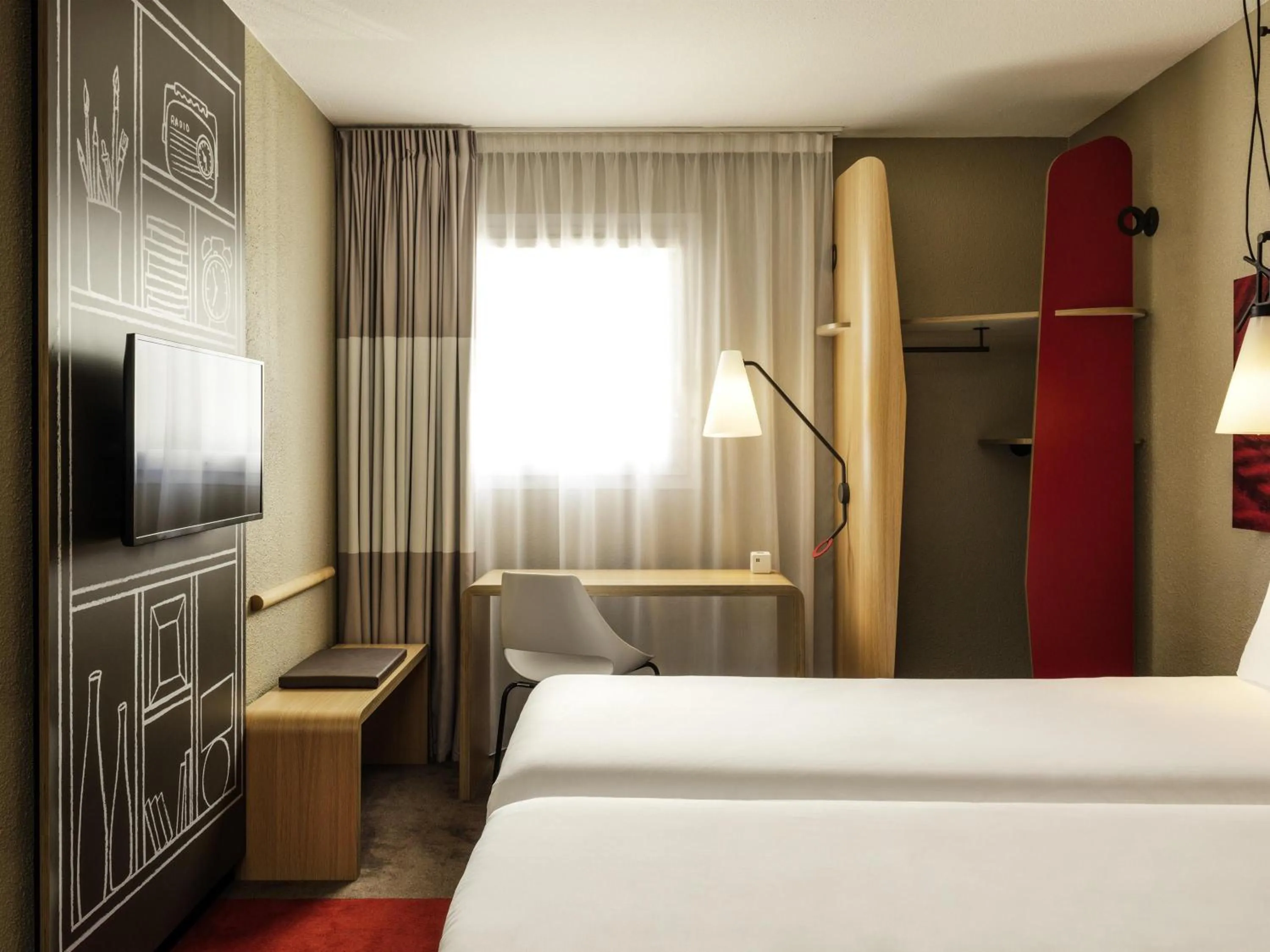 Bedroom, Bed in ibis Massy