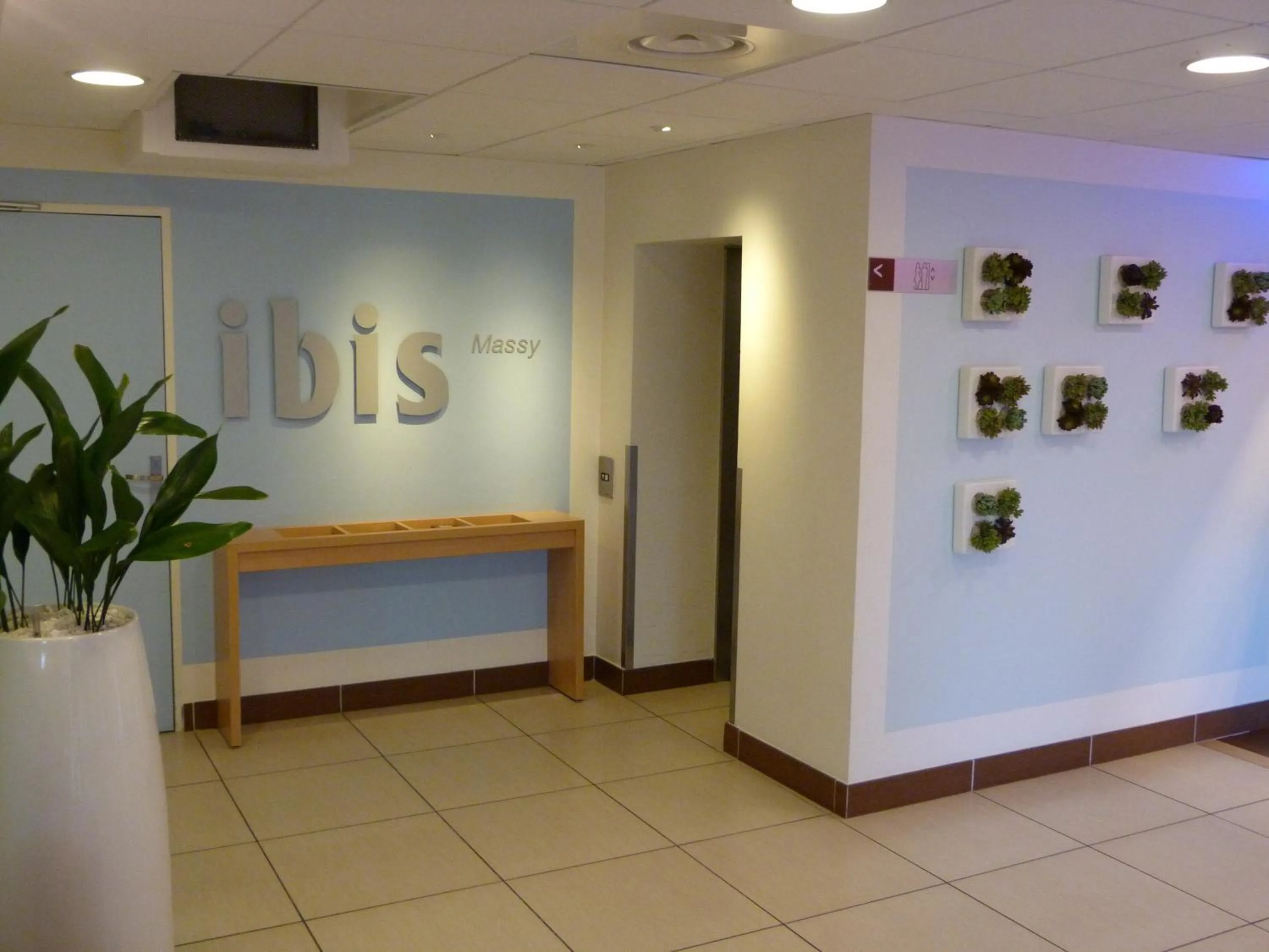 Lobby or reception in ibis Massy