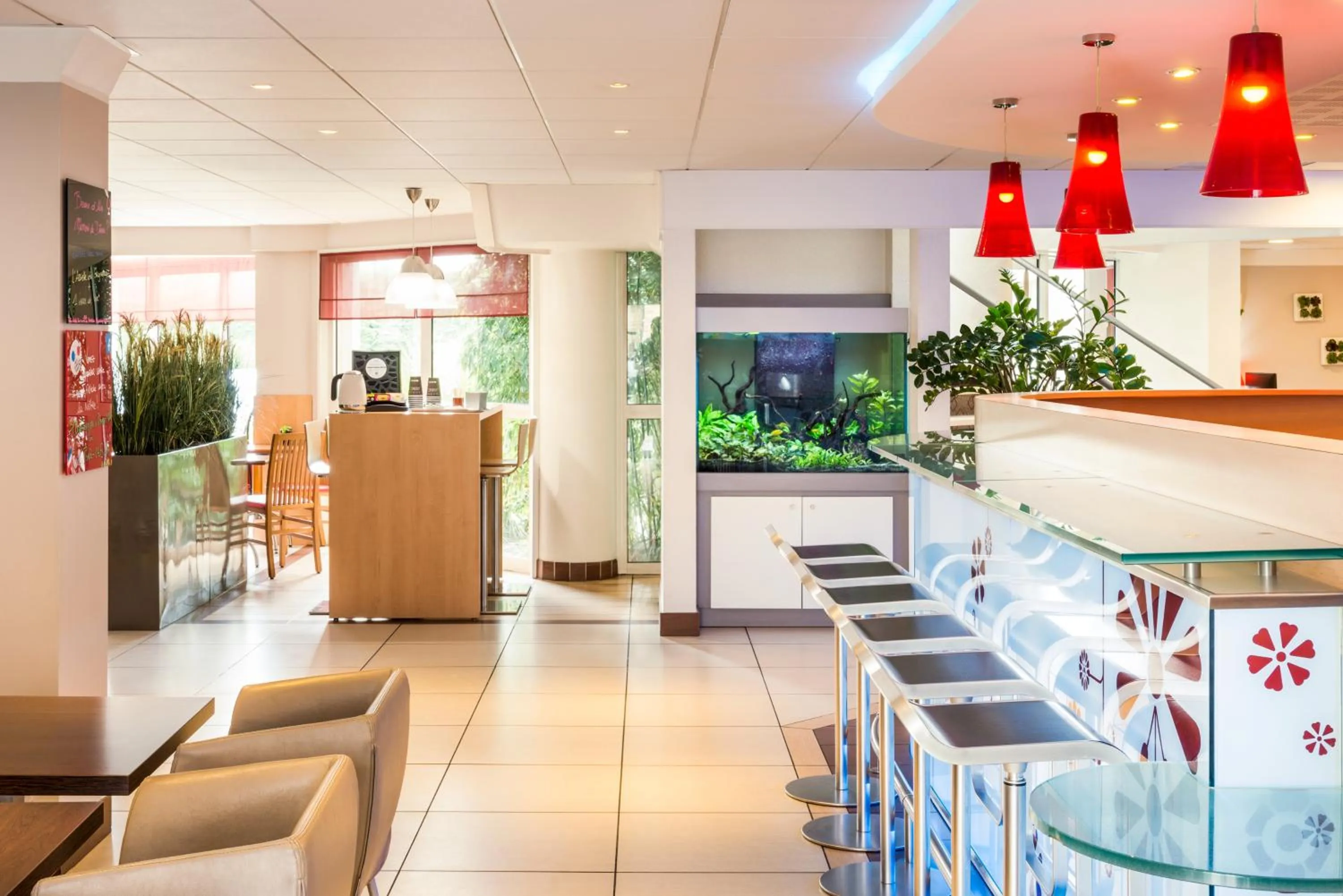 Lounge or bar in ibis Massy