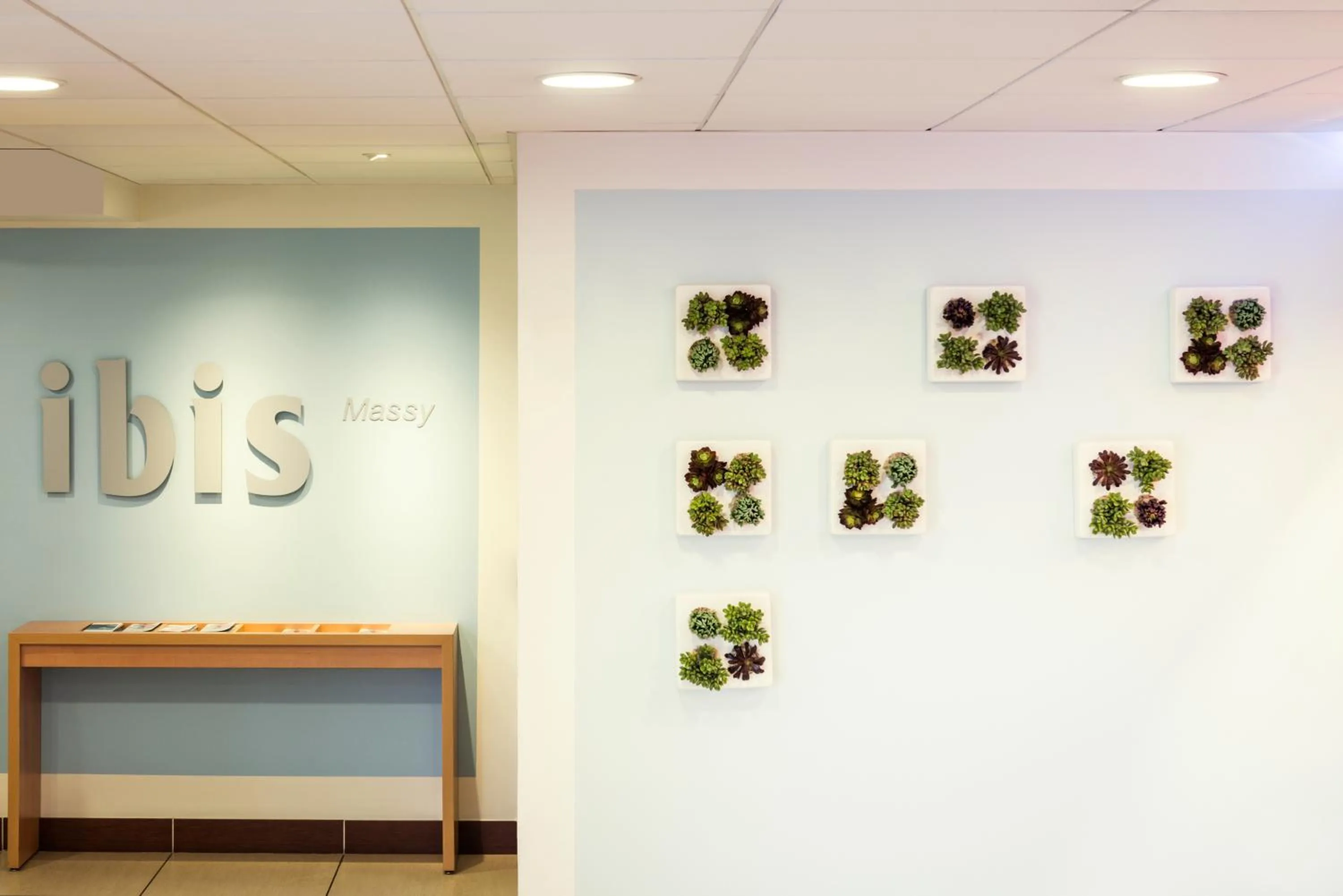 Lobby or reception in ibis Massy