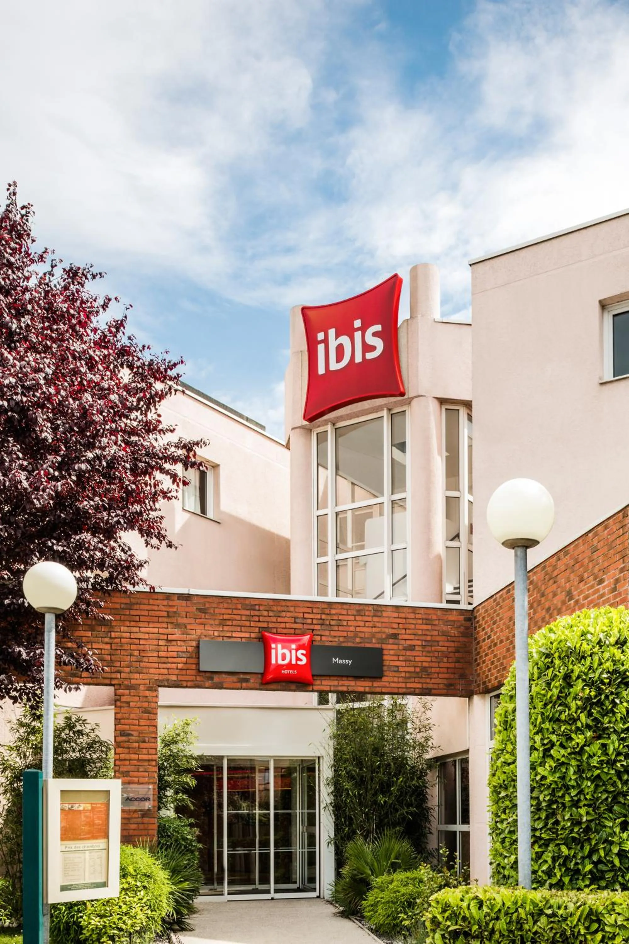 Property building in ibis Massy
