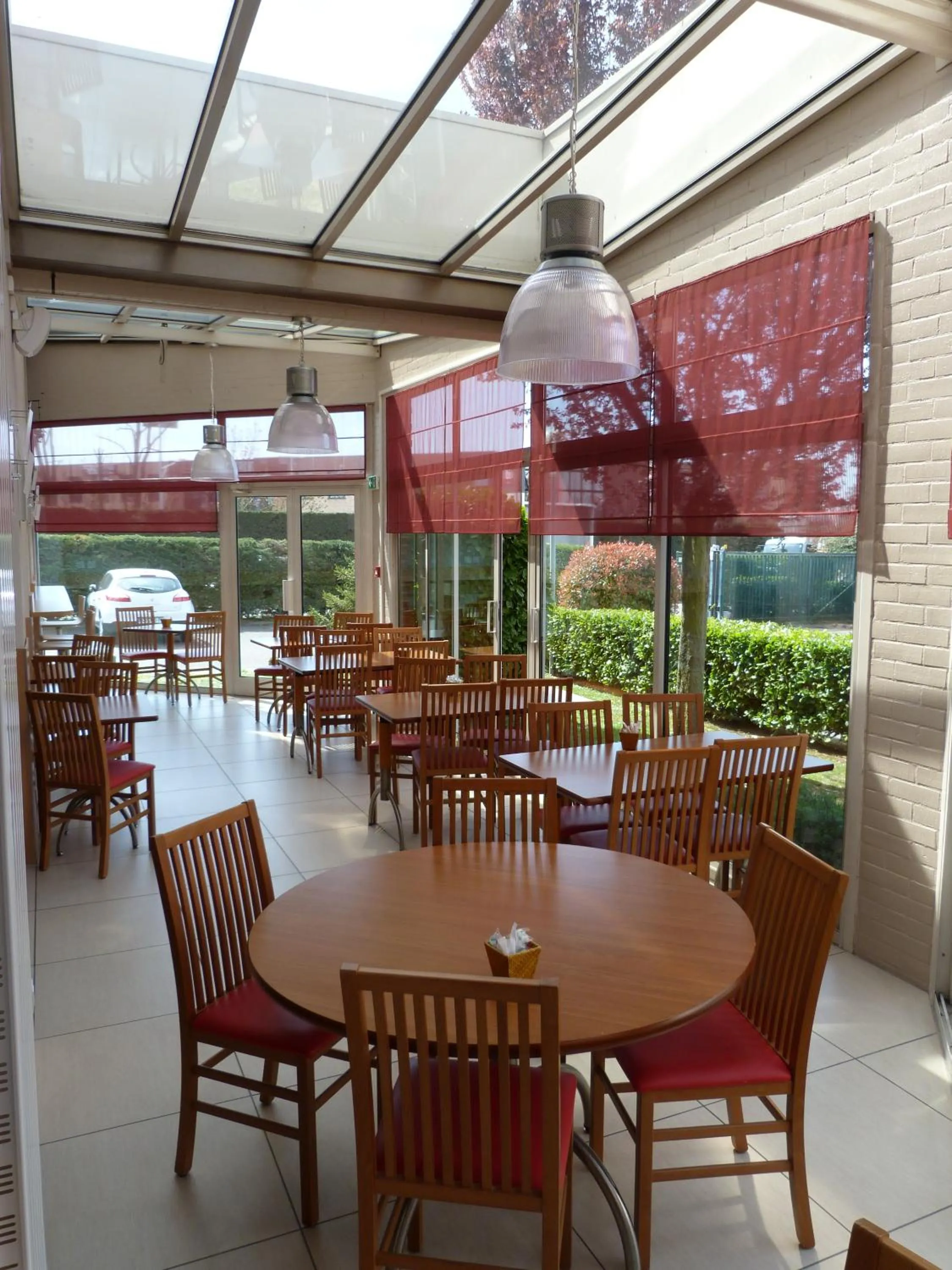 Restaurant/places to eat in ibis Massy