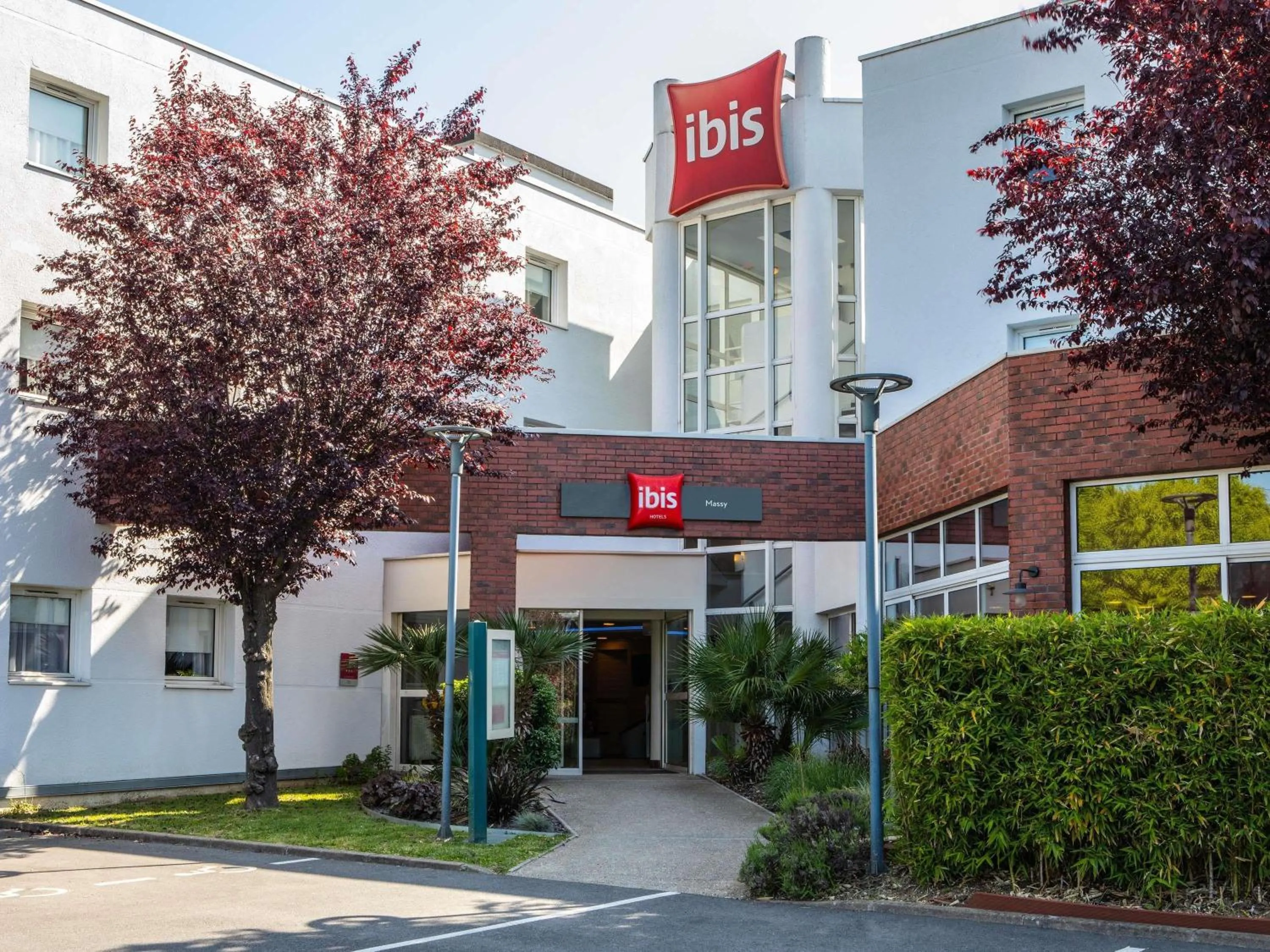 Property building in ibis Massy
