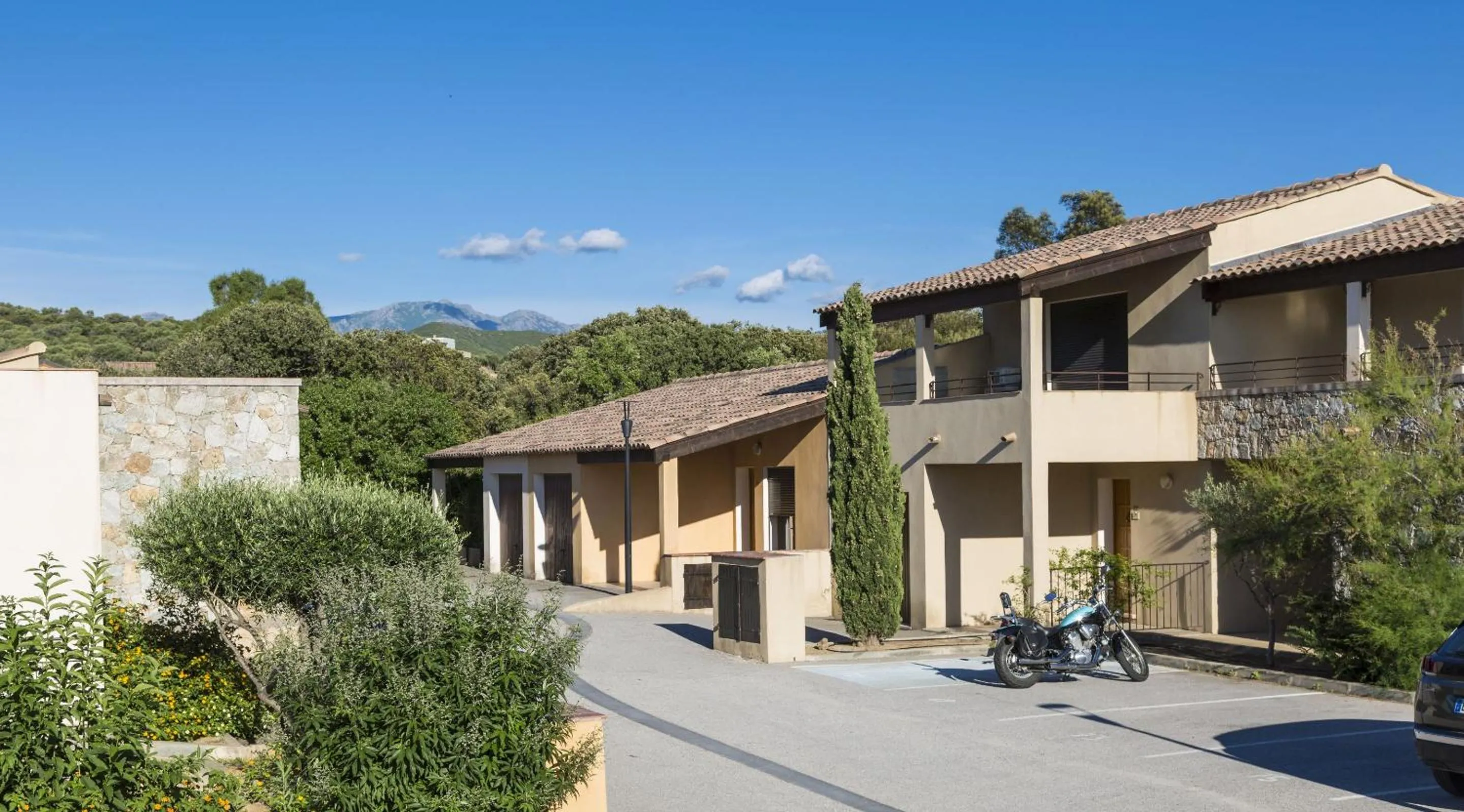 Property building in Résidence Odalys Les Hameaux de Capra Scorsa