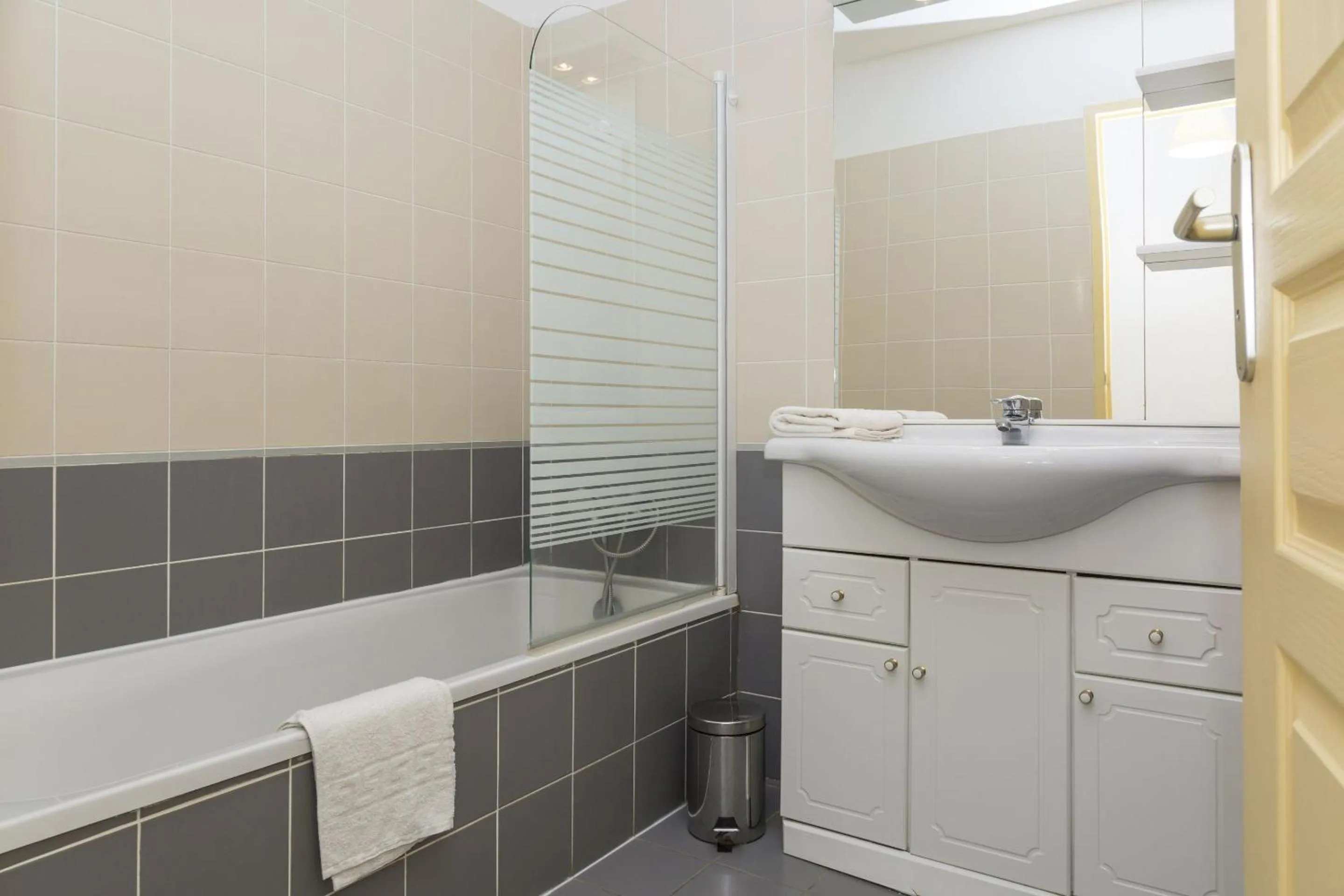 Bathroom in Résidence Odalys Les Hameaux de Capra Scorsa