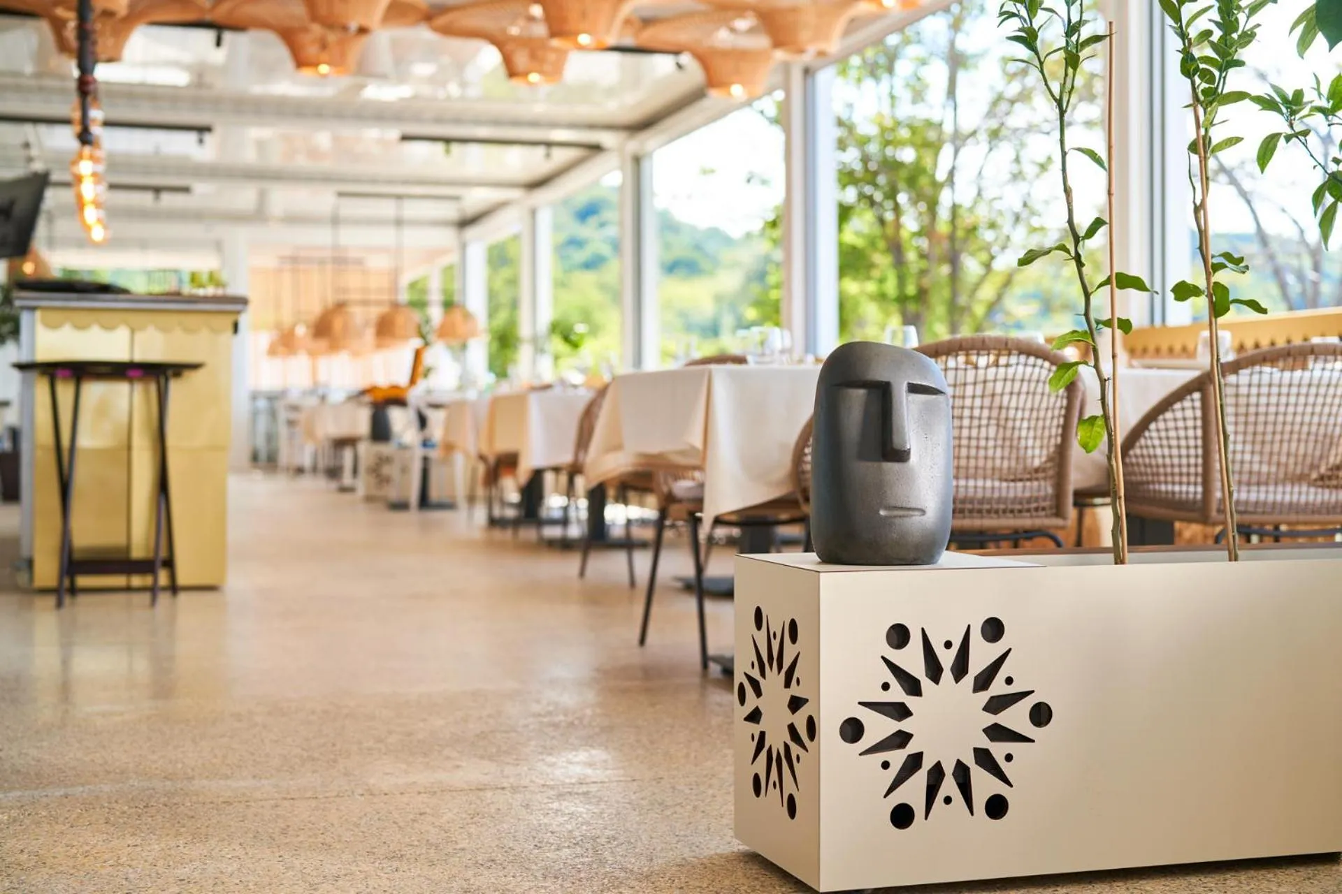 Restaurant/places to eat in Mount Athos Resort