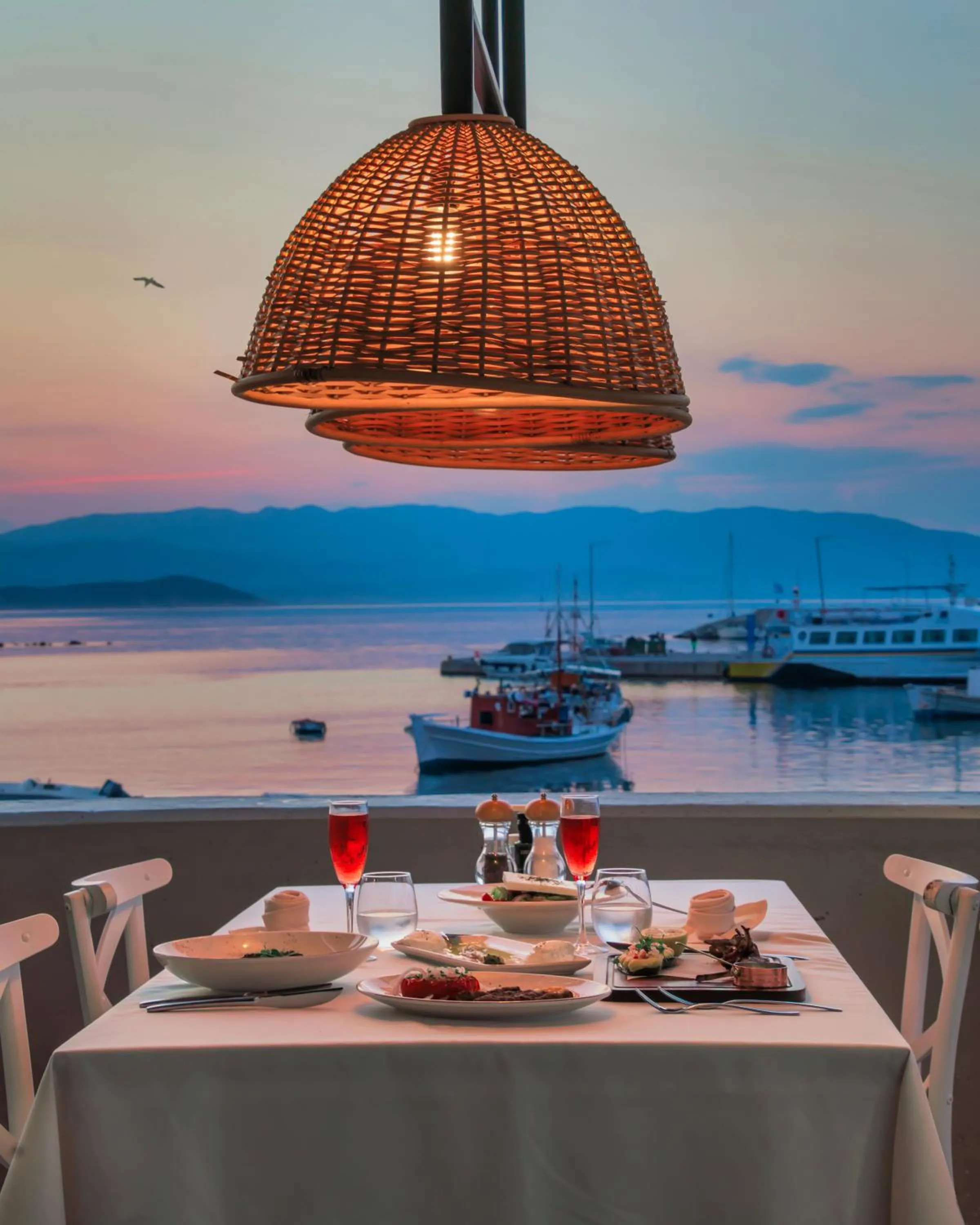 Restaurant/places to eat in Mount Athos Resort