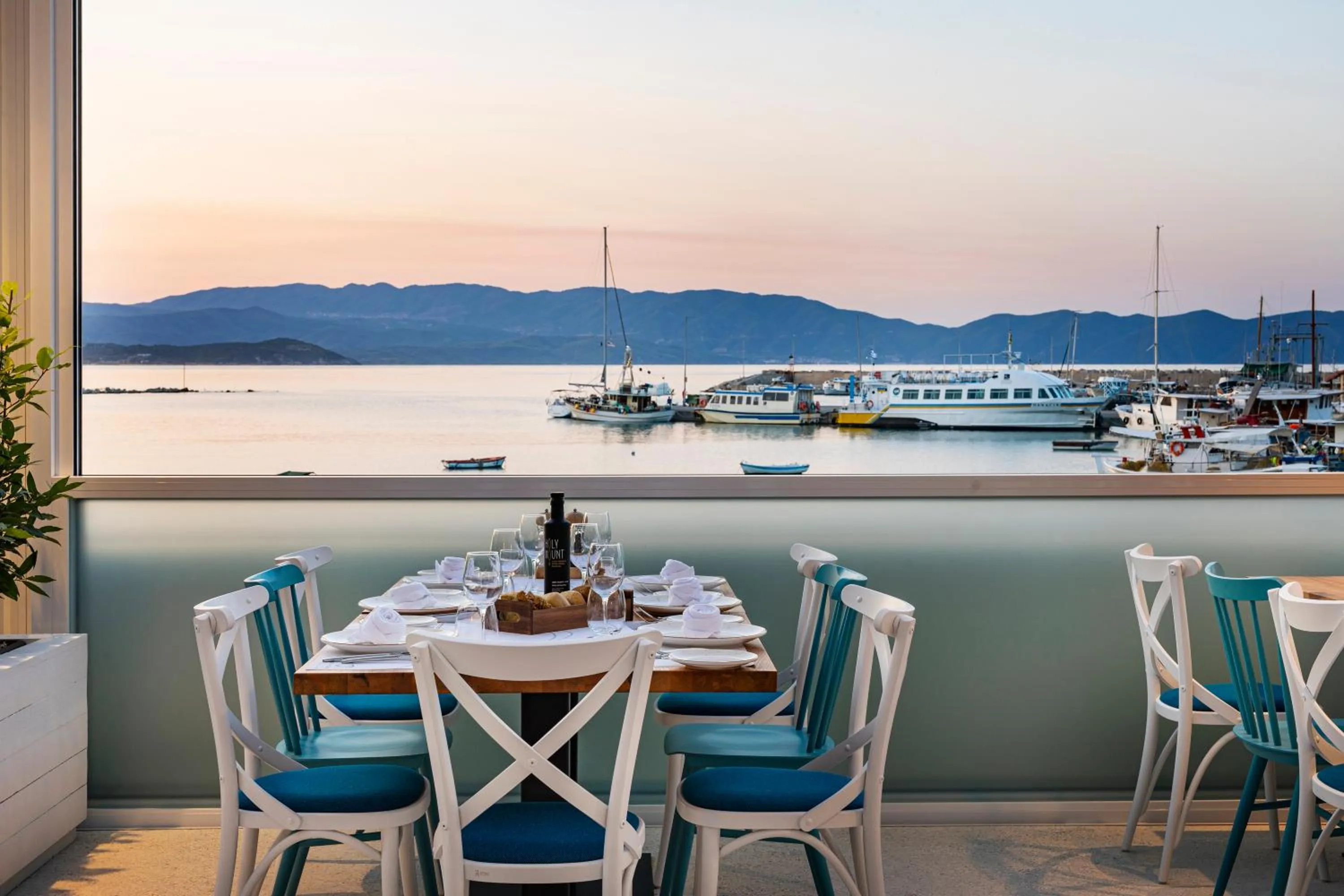 Restaurant/places to eat in Mount Athos Resort