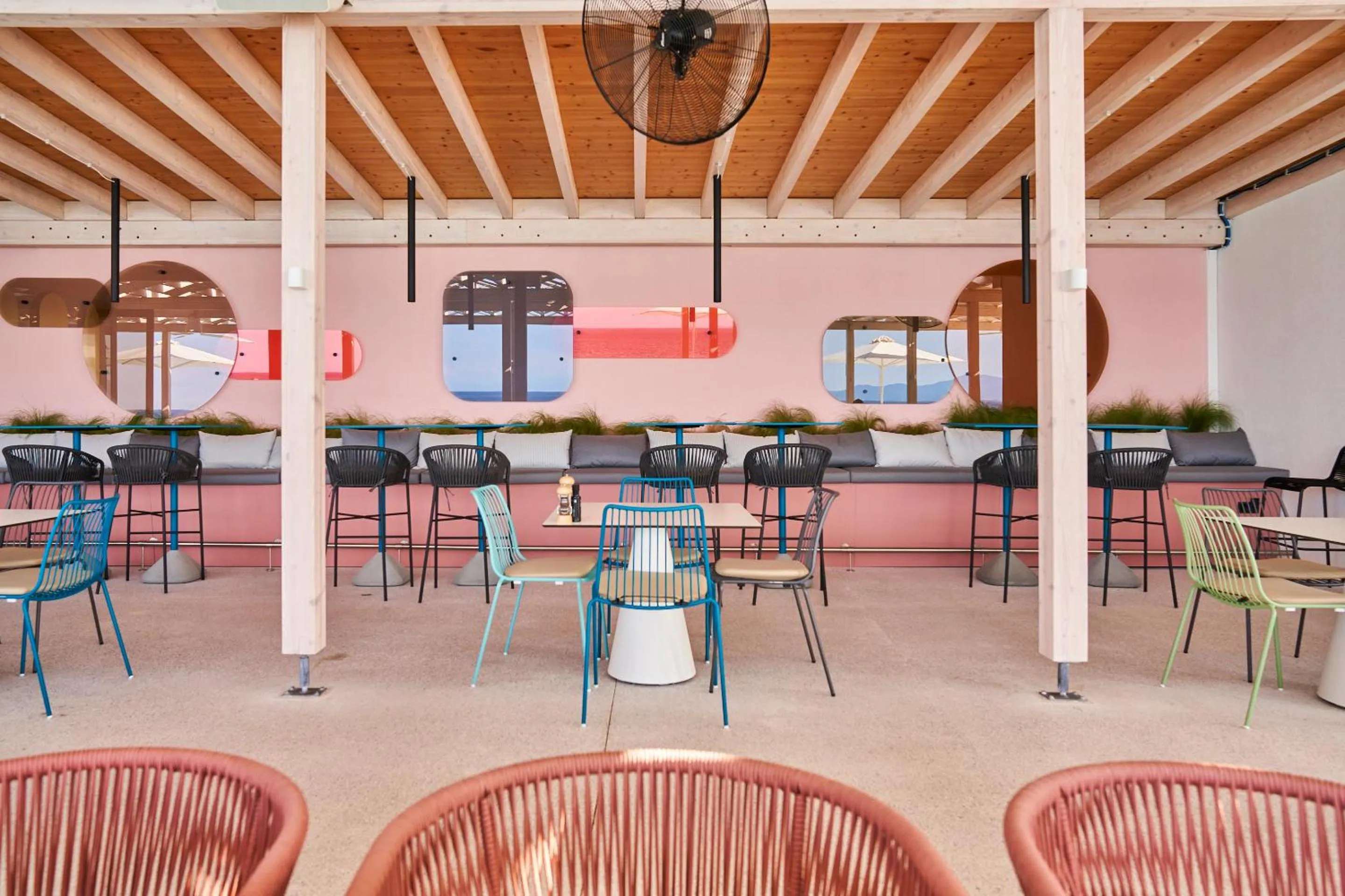 Restaurant/places to eat in Mount Athos Resort