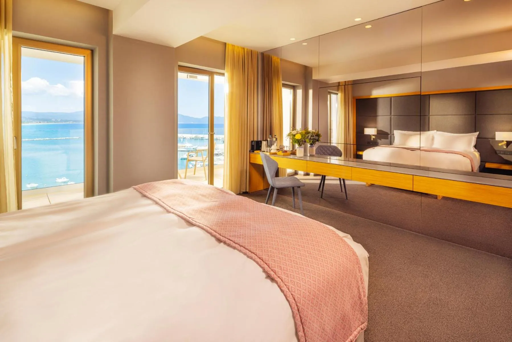 Bedroom, Bed in Mount Athos Resort