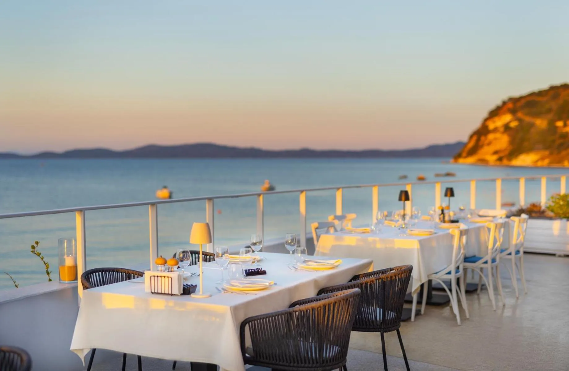 Restaurant/places to eat in Mount Athos Resort