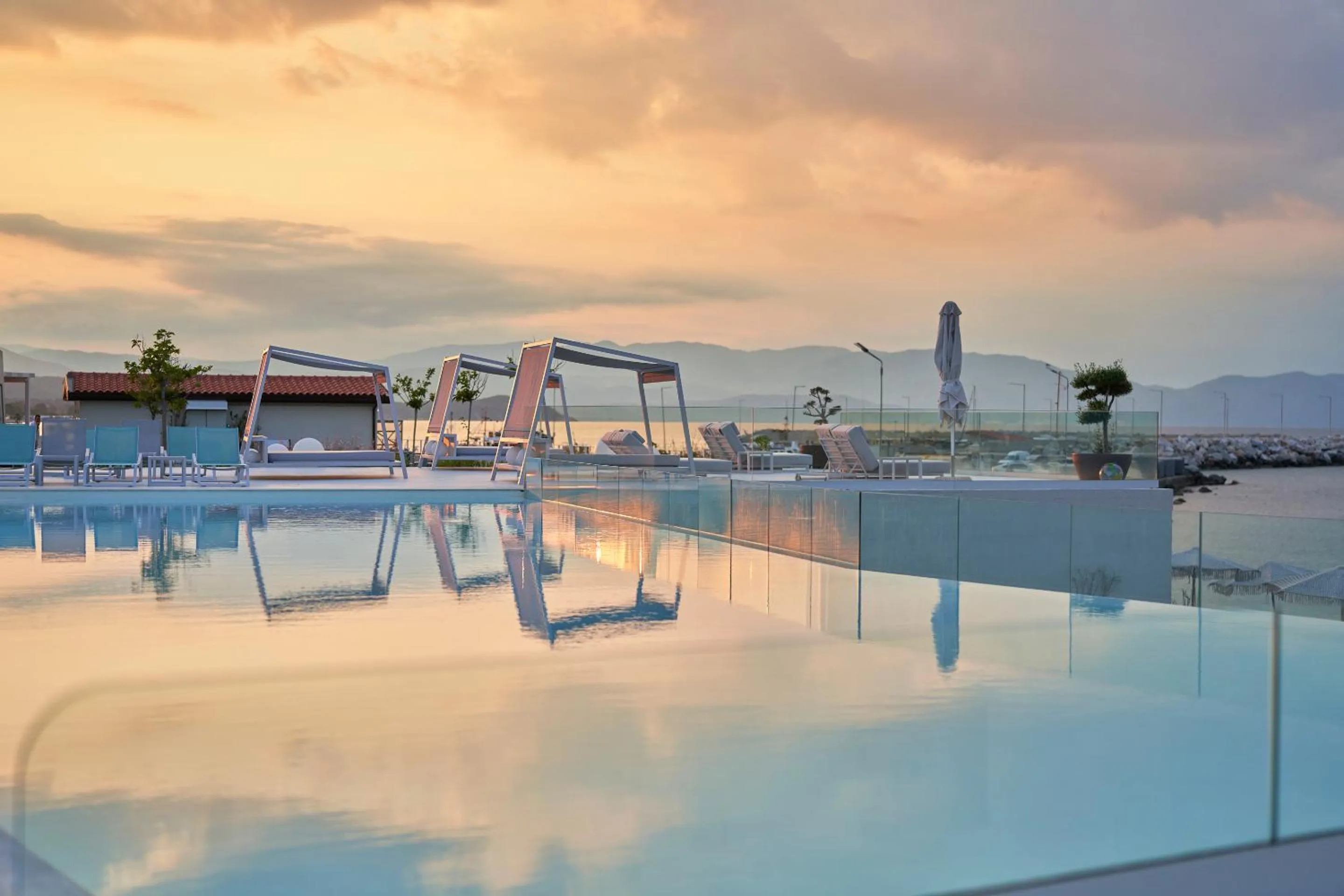 Swimming pool in Mount Athos Resort
